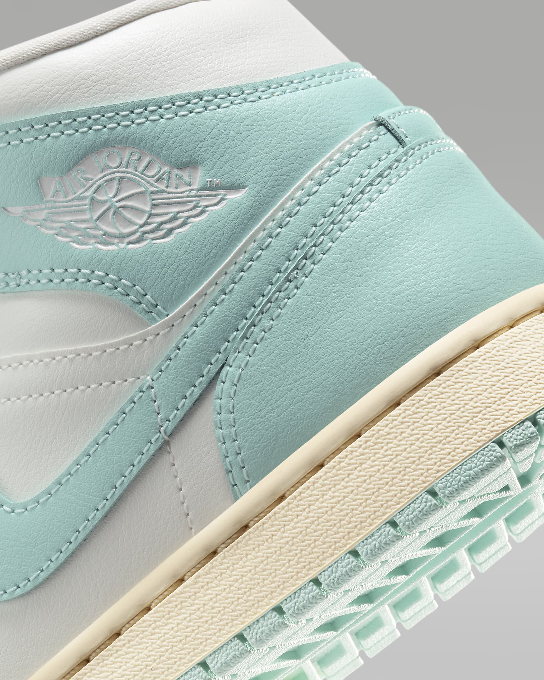 Air Jordan 1 Mid Kadın Ayakkabısı - Sail/Muslin/Light Dew