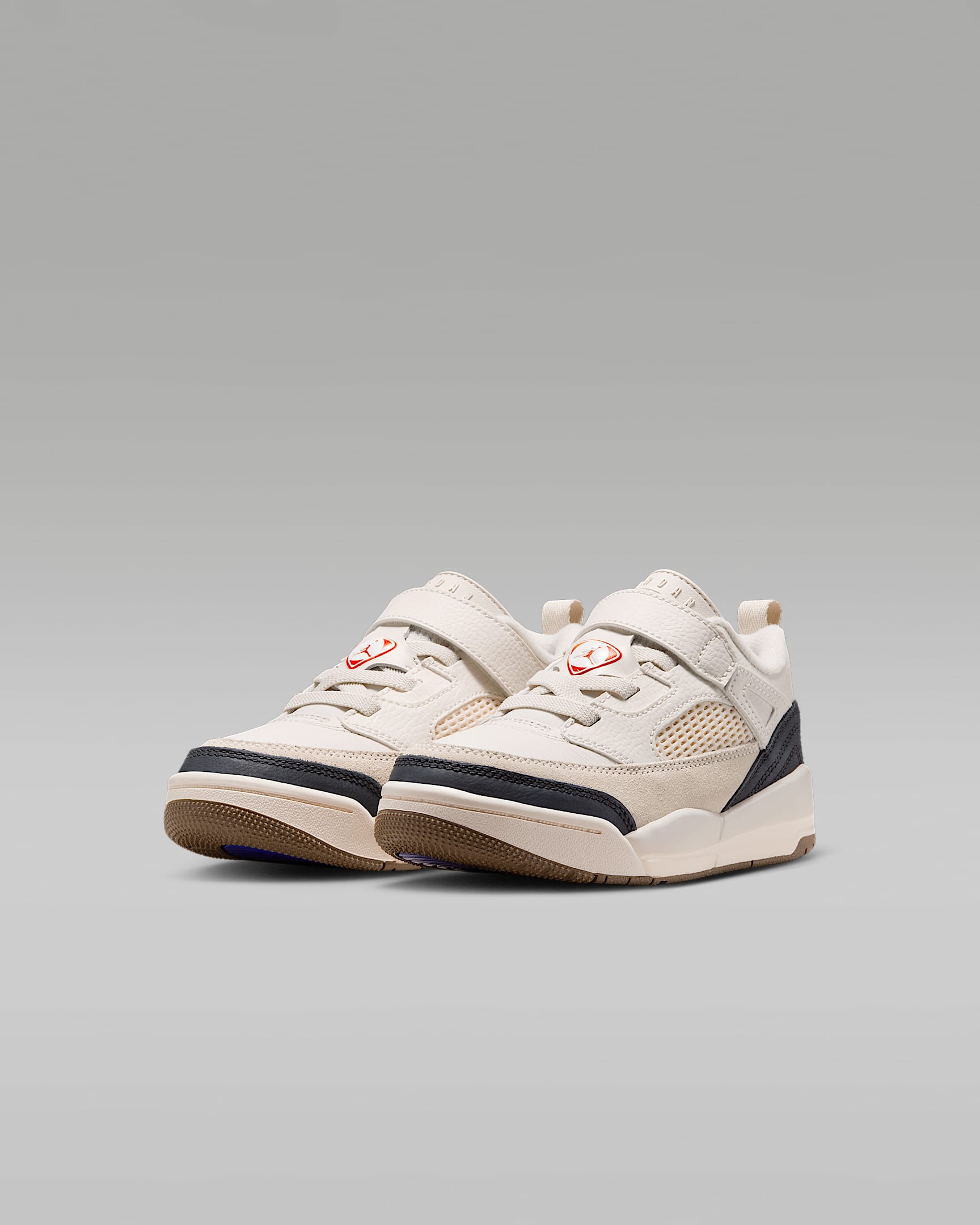 Tenis para niños de preescolar Jordan Spizike Low FC - Fantasma/Vela/Azul eléctrico/Rojo universitario