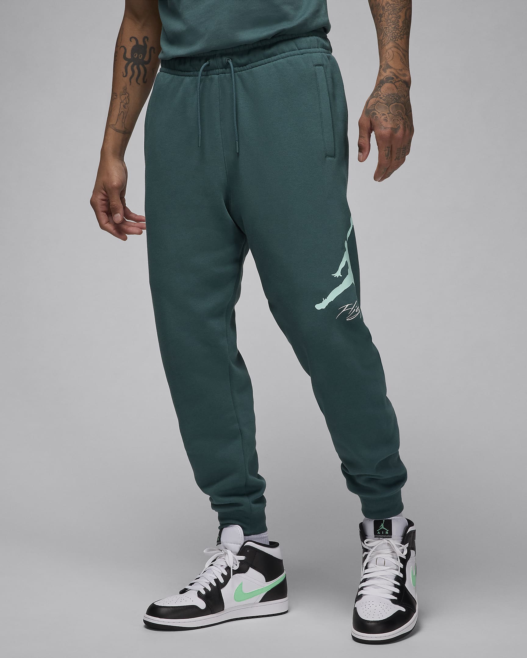 Jordan Essentials Pantalón de tejido Fleece Baseline - Hombre - Oxidized Green/Light Dew