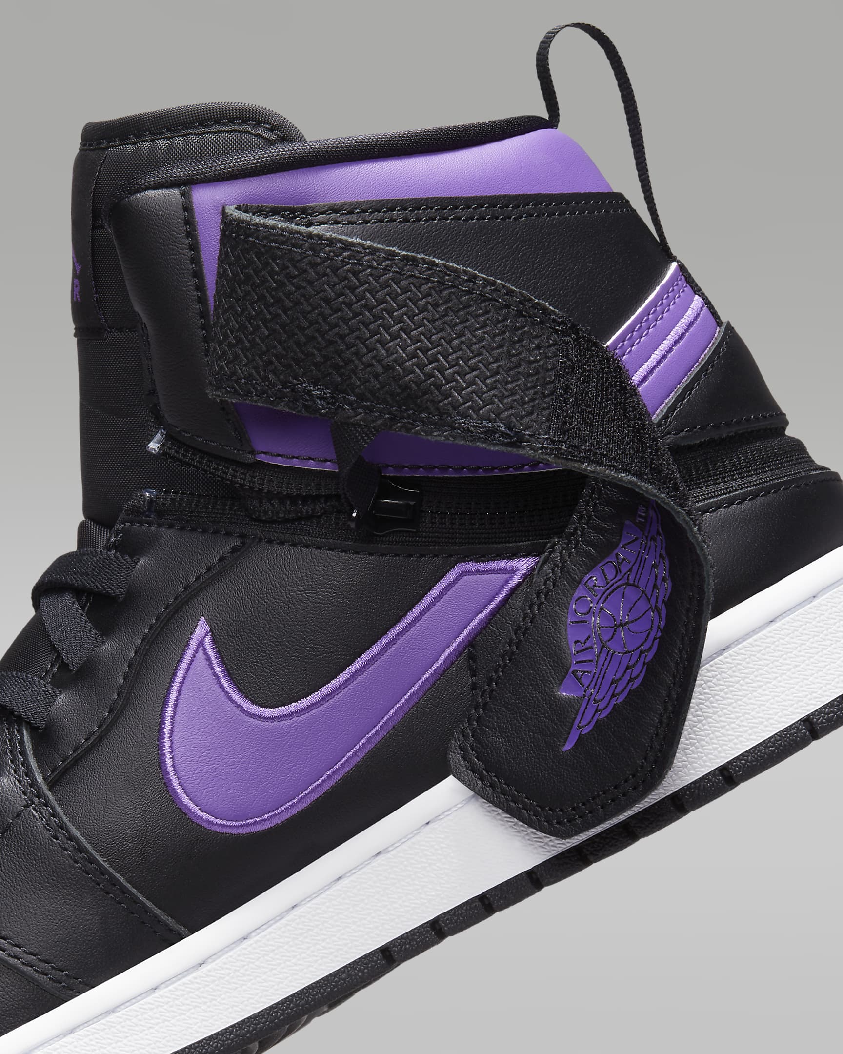 Air Jordan 1 Hi FlyEase Men's Shoes. Nike BG