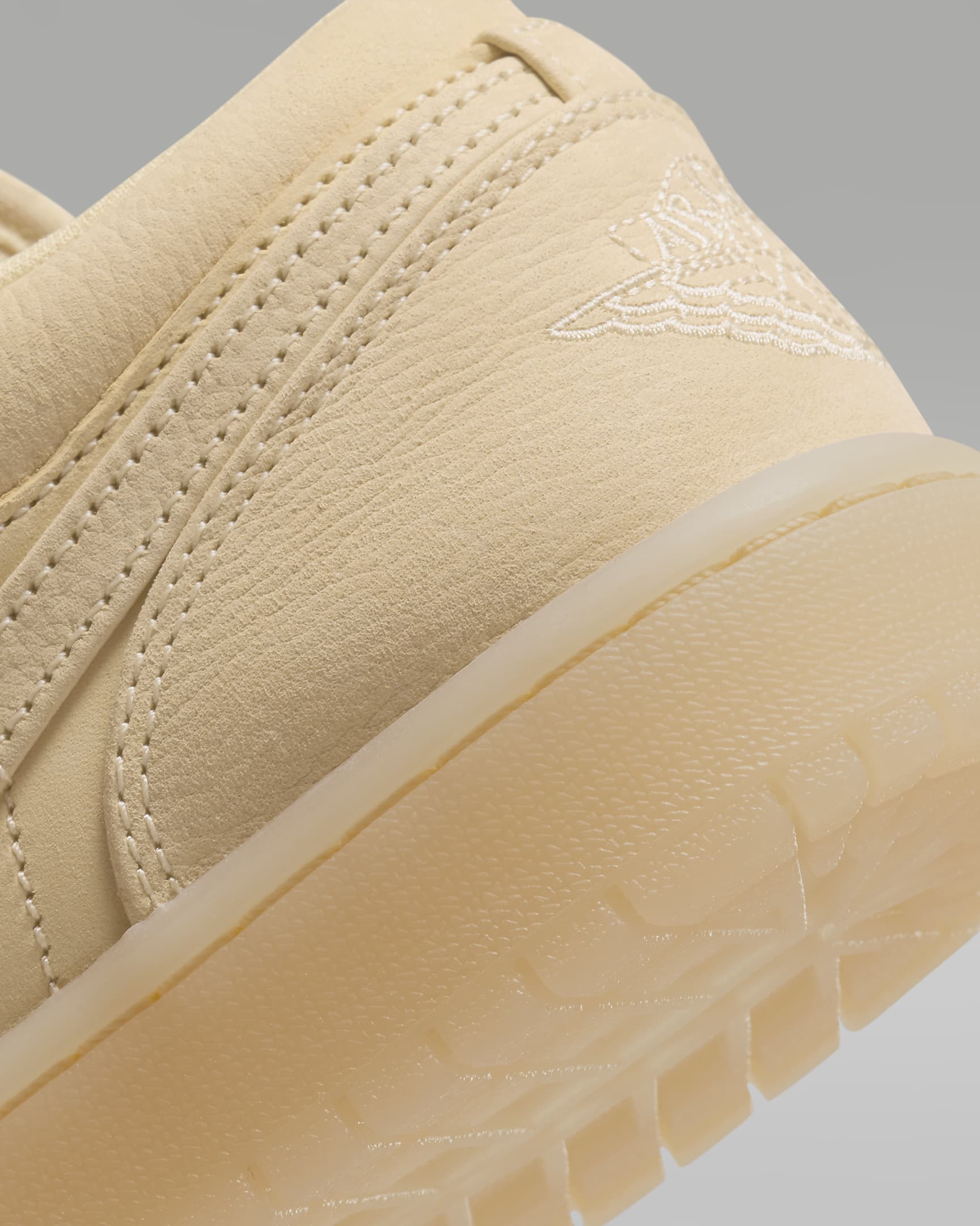 Air Jordan 1 低筒 SE 女鞋 - Pale Vanilla/Pale Vanilla/Metallic Gold/Pale Vanilla