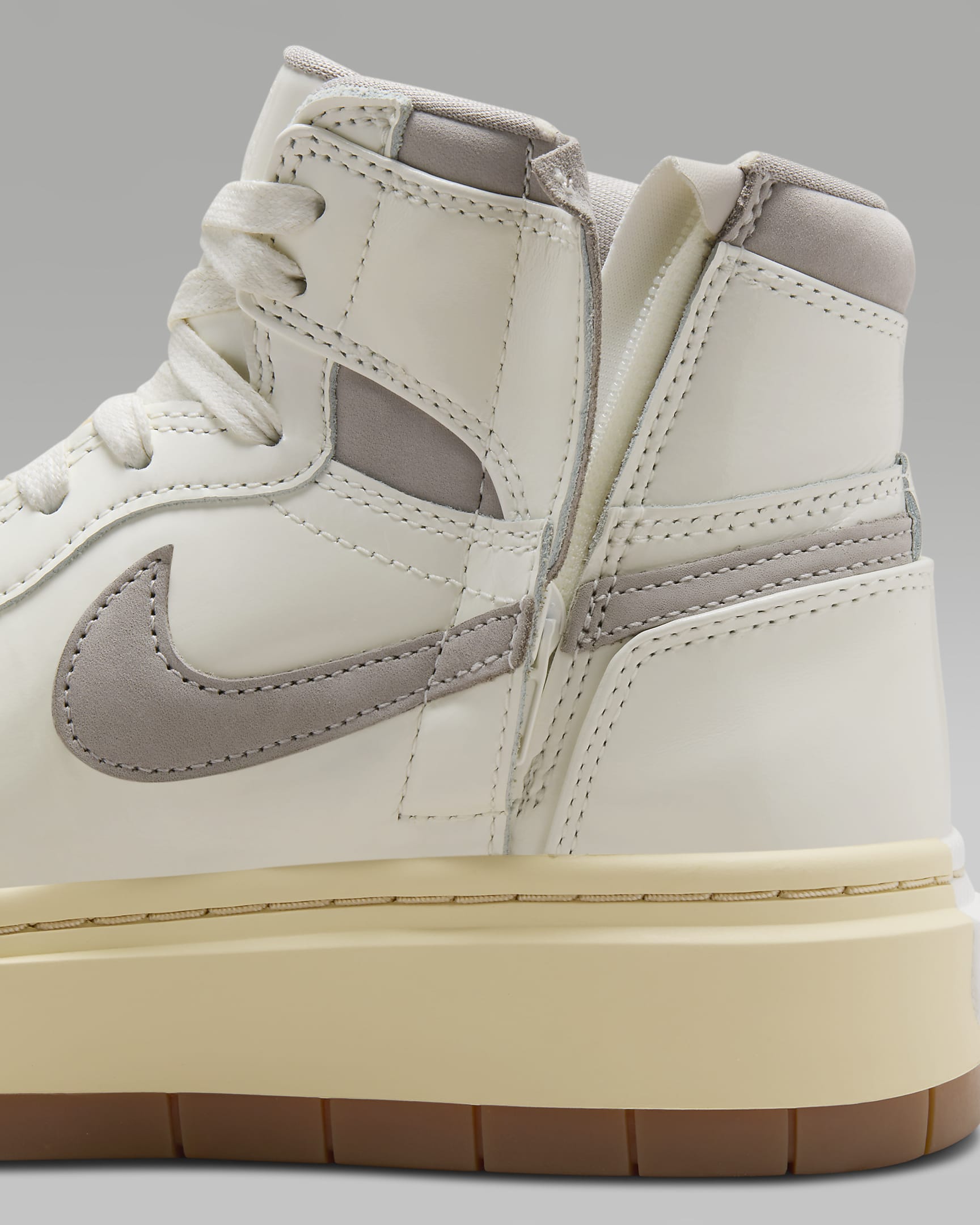 Chaussure Air Jordan 1 Elevate High SE pour femme - Sail/Pale Vanilla/Gum Medium Brown/College Grey