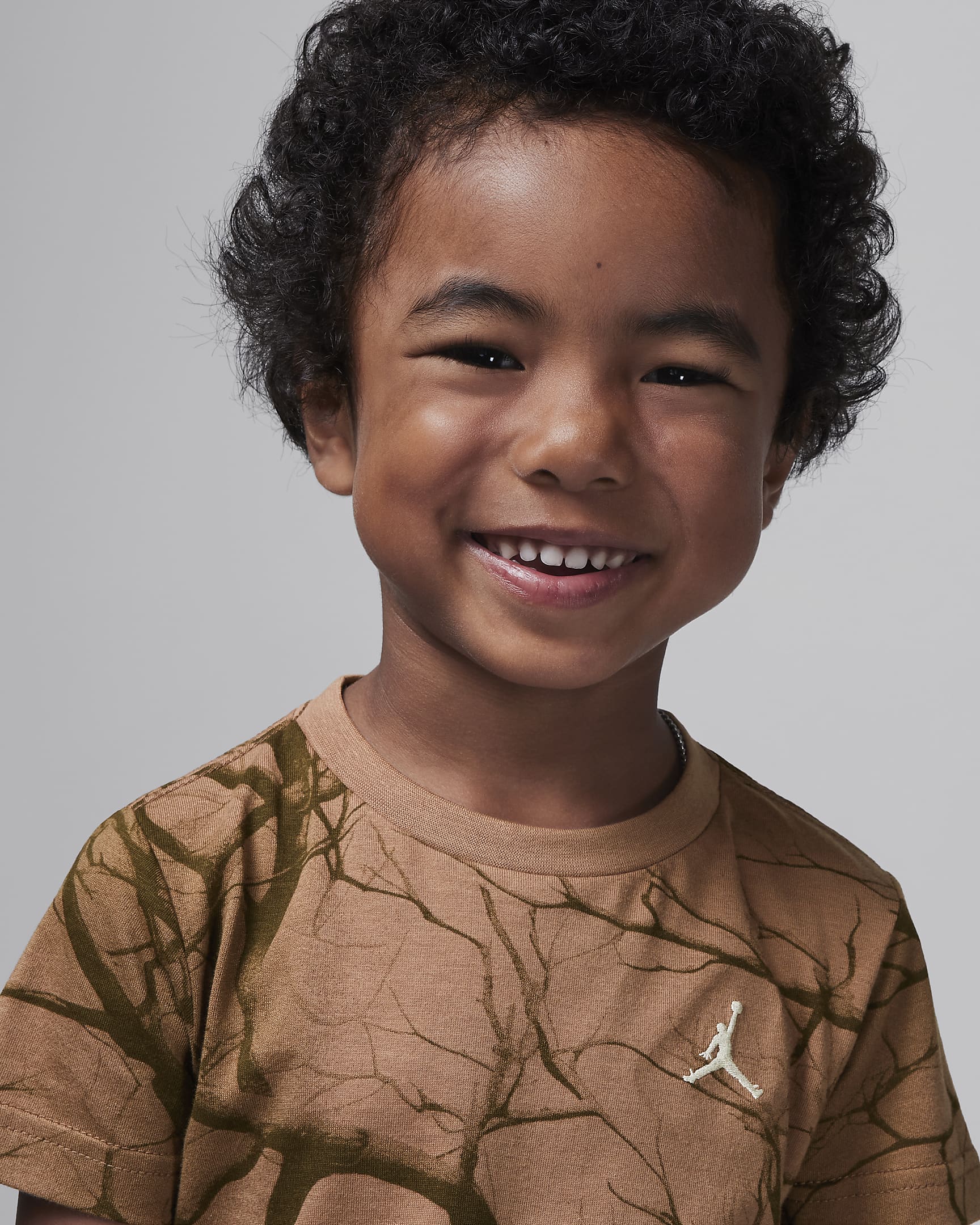 Playera con estampado de árbol genealógico infantil Jordan - Marrón arqueo