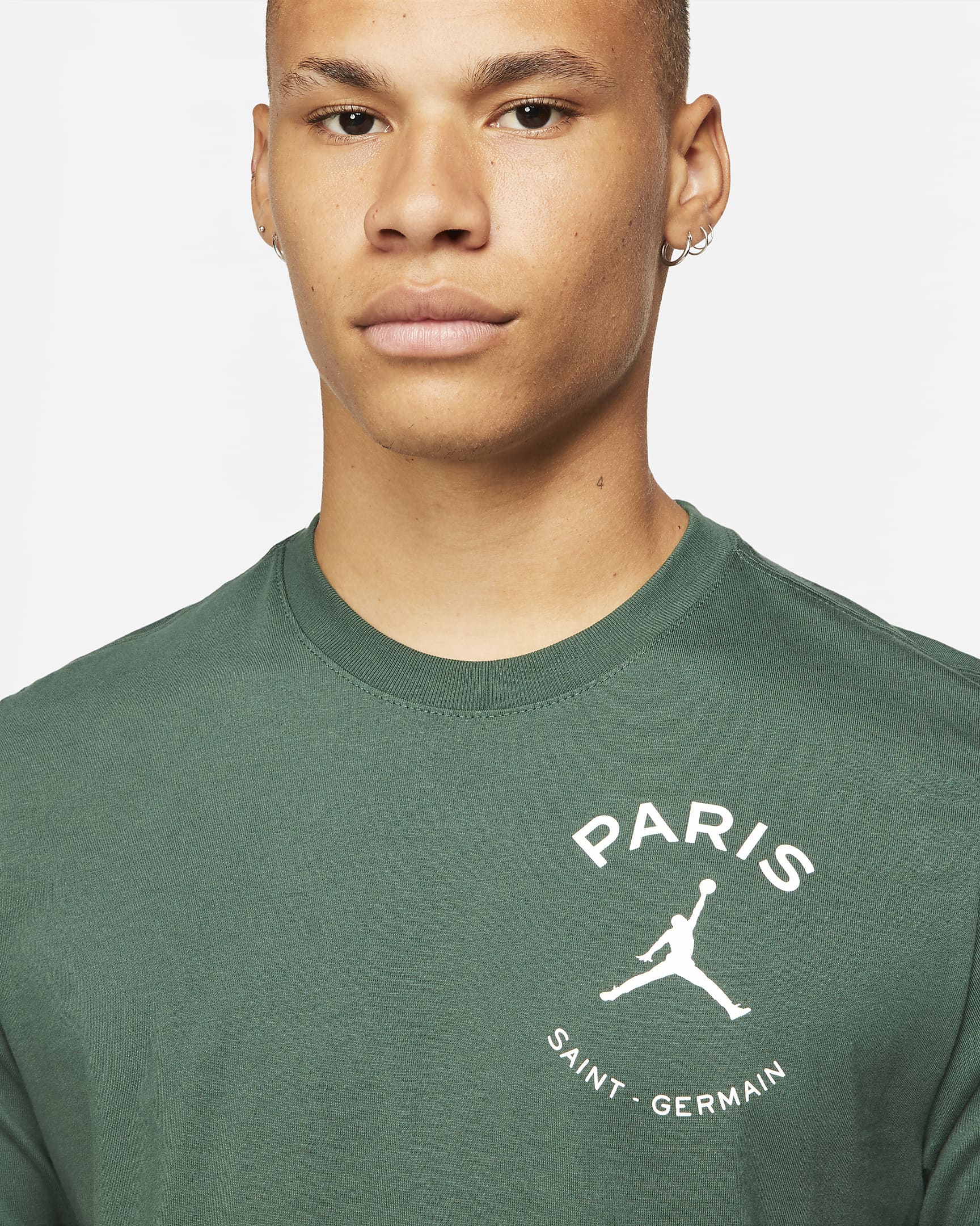 Paris Saint-Germain Men's Logo T-Shirt. Nike.com