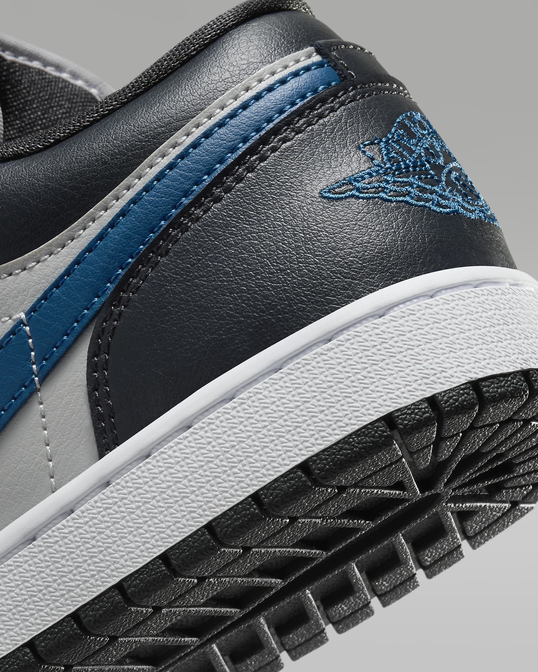 Dámská bota Air Jordan 1 Low - Anthracite/Neutral Grey/Bílá/Industrial Blue