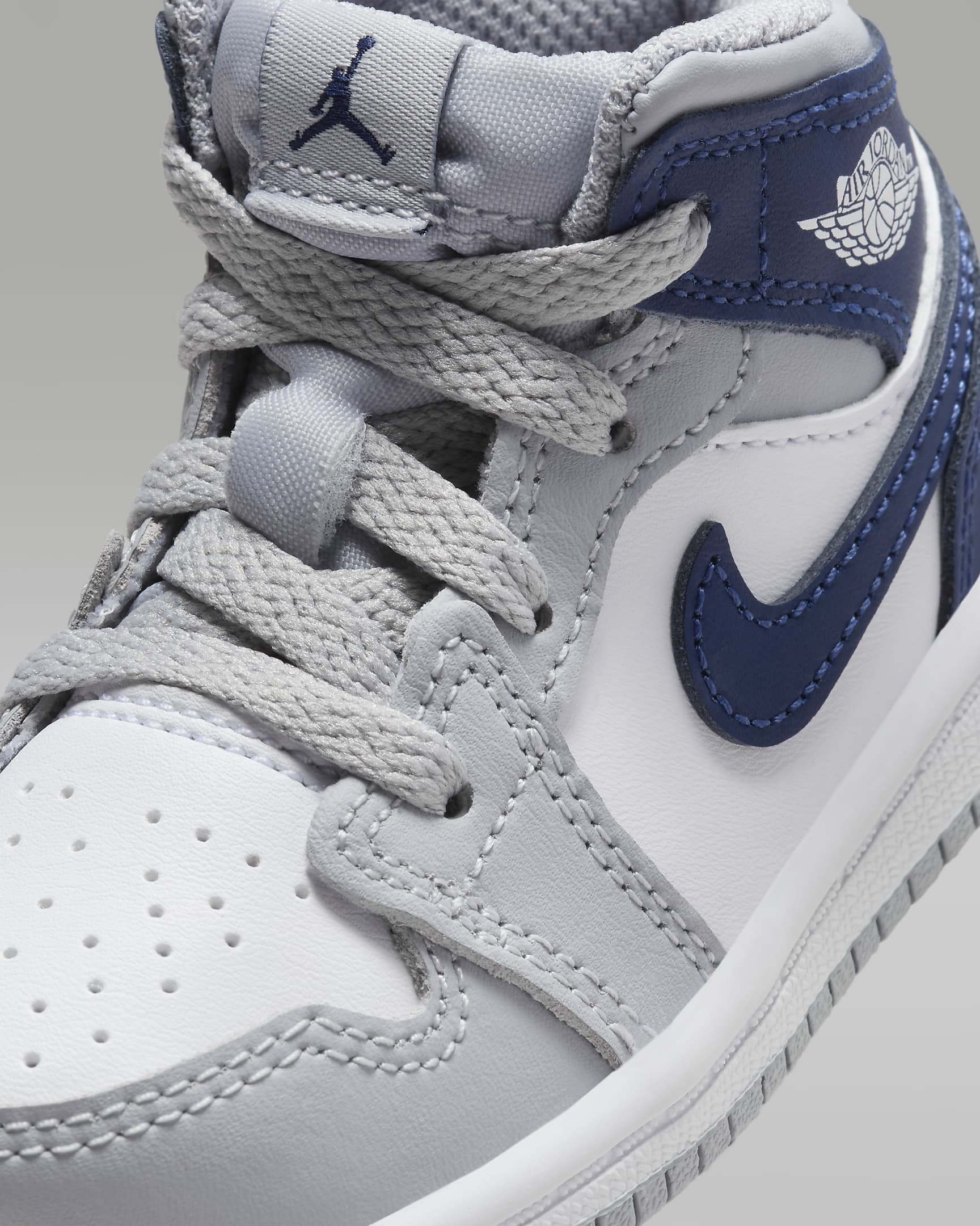 Calzado para bebé e infantil Jordan 1 Mid - Blanco/Gris lobo/Azul marino medianoche