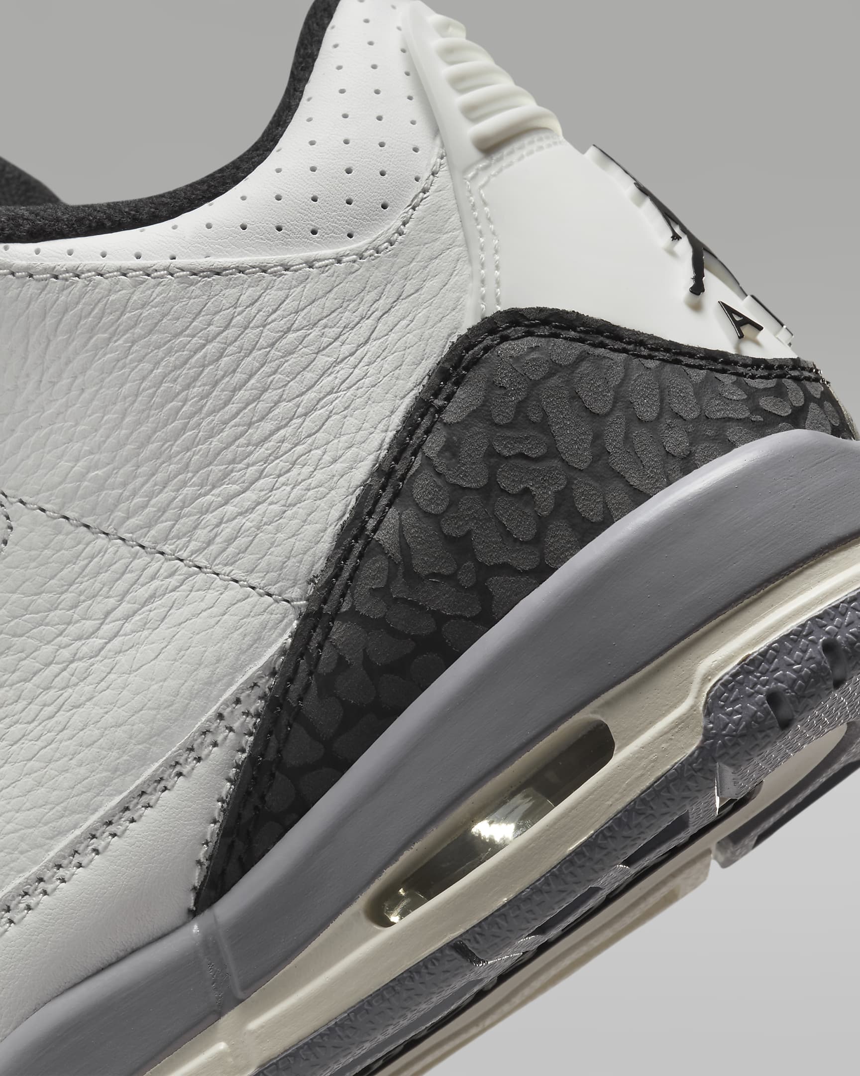 Air Jordan 3 Retro 'Cement Grey' Older Kids' Shoes - Summit White/Cement Grey/Black/Fire Red