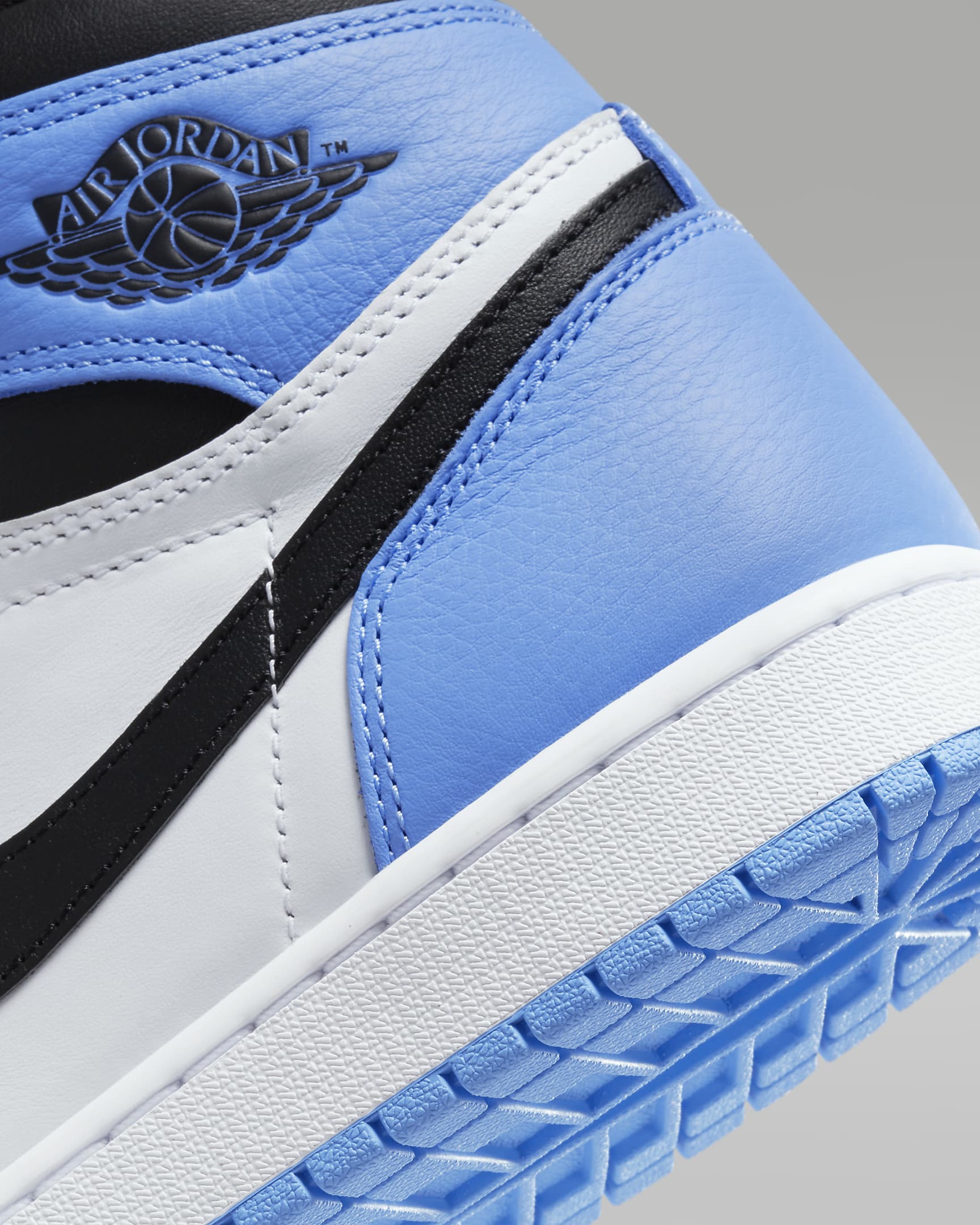 Air Jordan 1 Retro High OG Men's Shoes. Nike PT