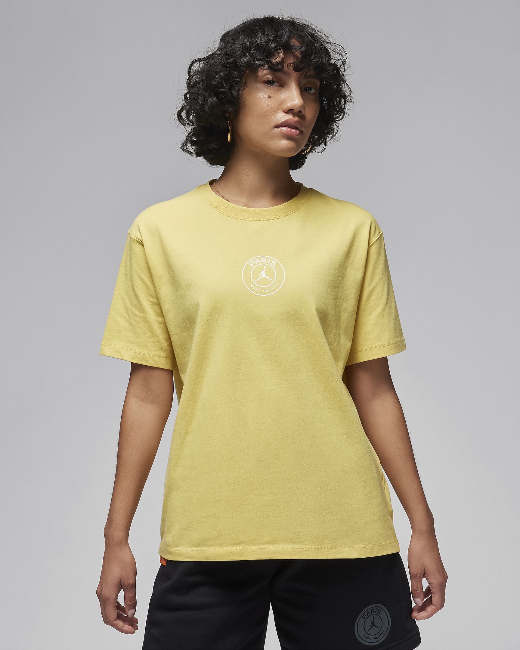 Paris Saint-Germain Women's Jordan Football Graphic T-Shirt - Saturn Gold