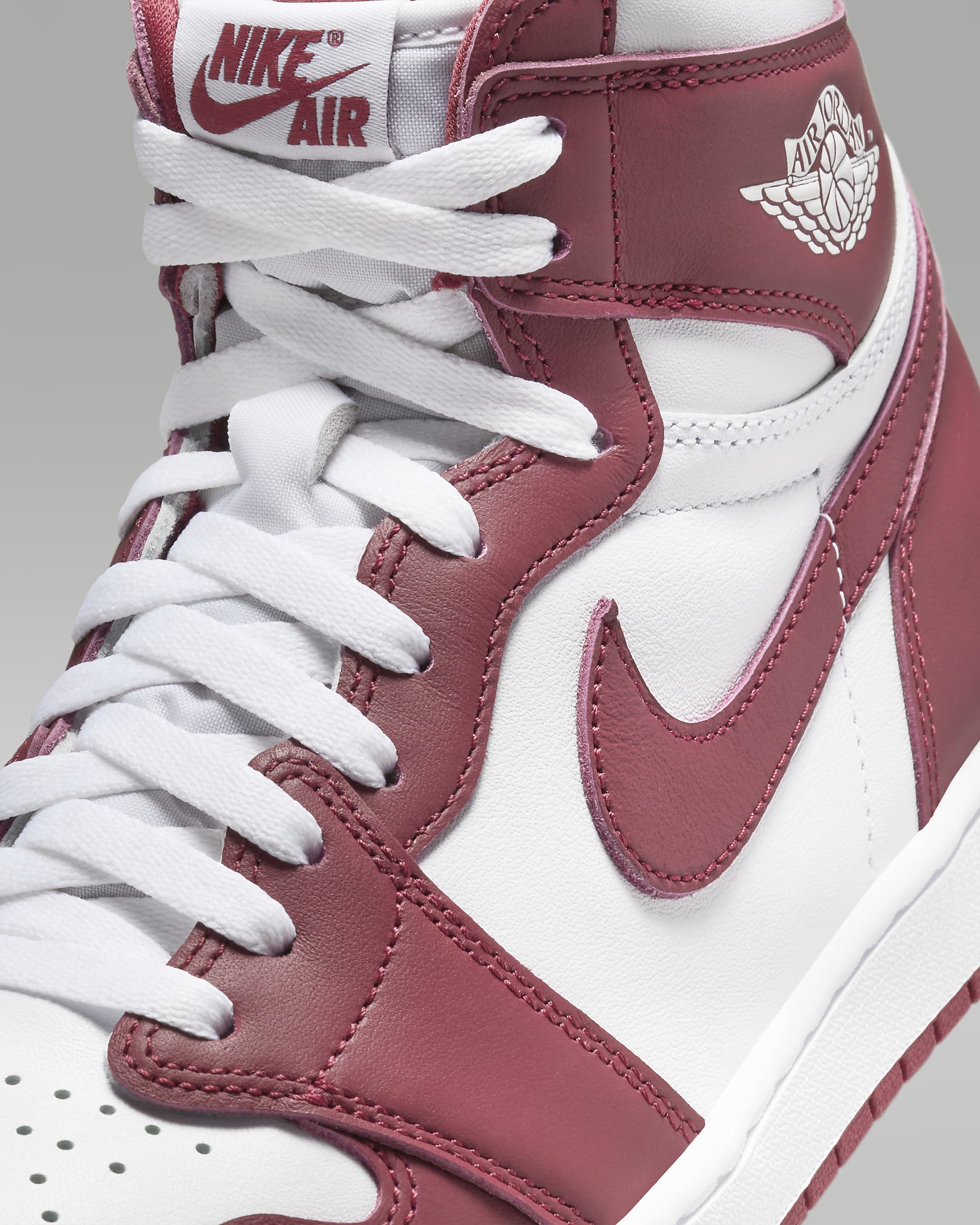 Air Jordan 1 Retro High OG Men's Shoes - White/Team Red