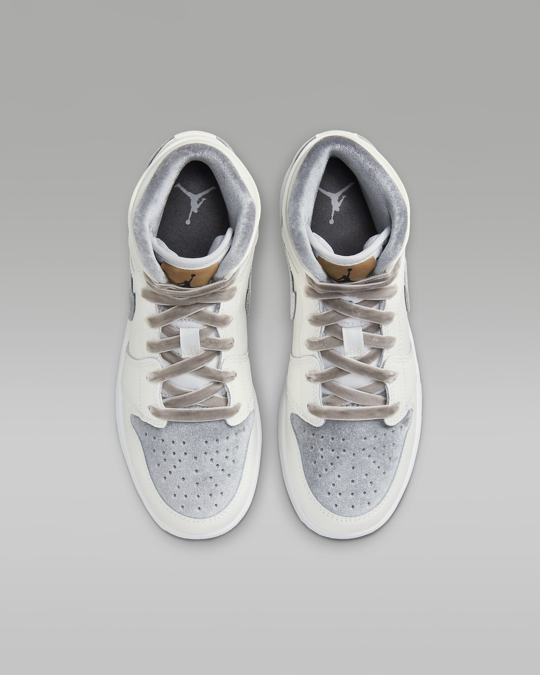 Air Jordan 1 Mid SE Older Kids' Shoes. Nike ZA