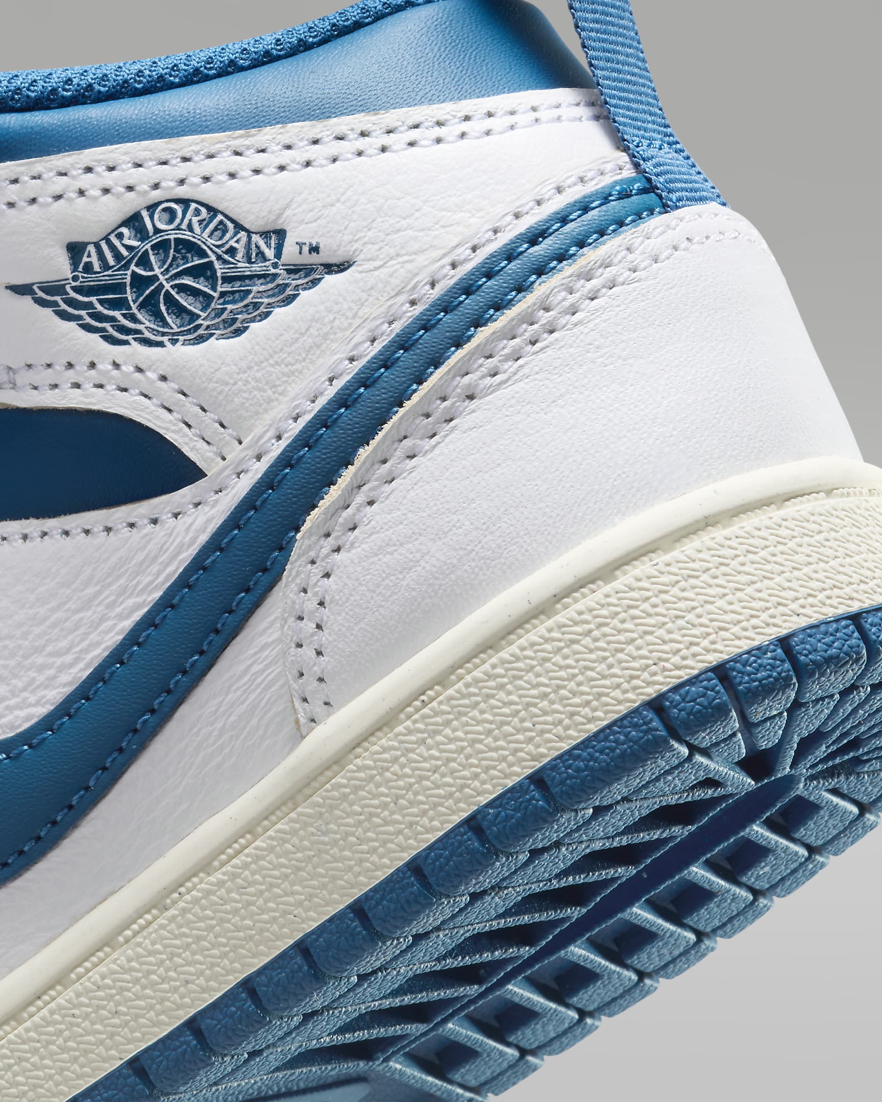 Jordan 1 Mid SE Little Kids' Shoes - White/Sail/Industrial Blue