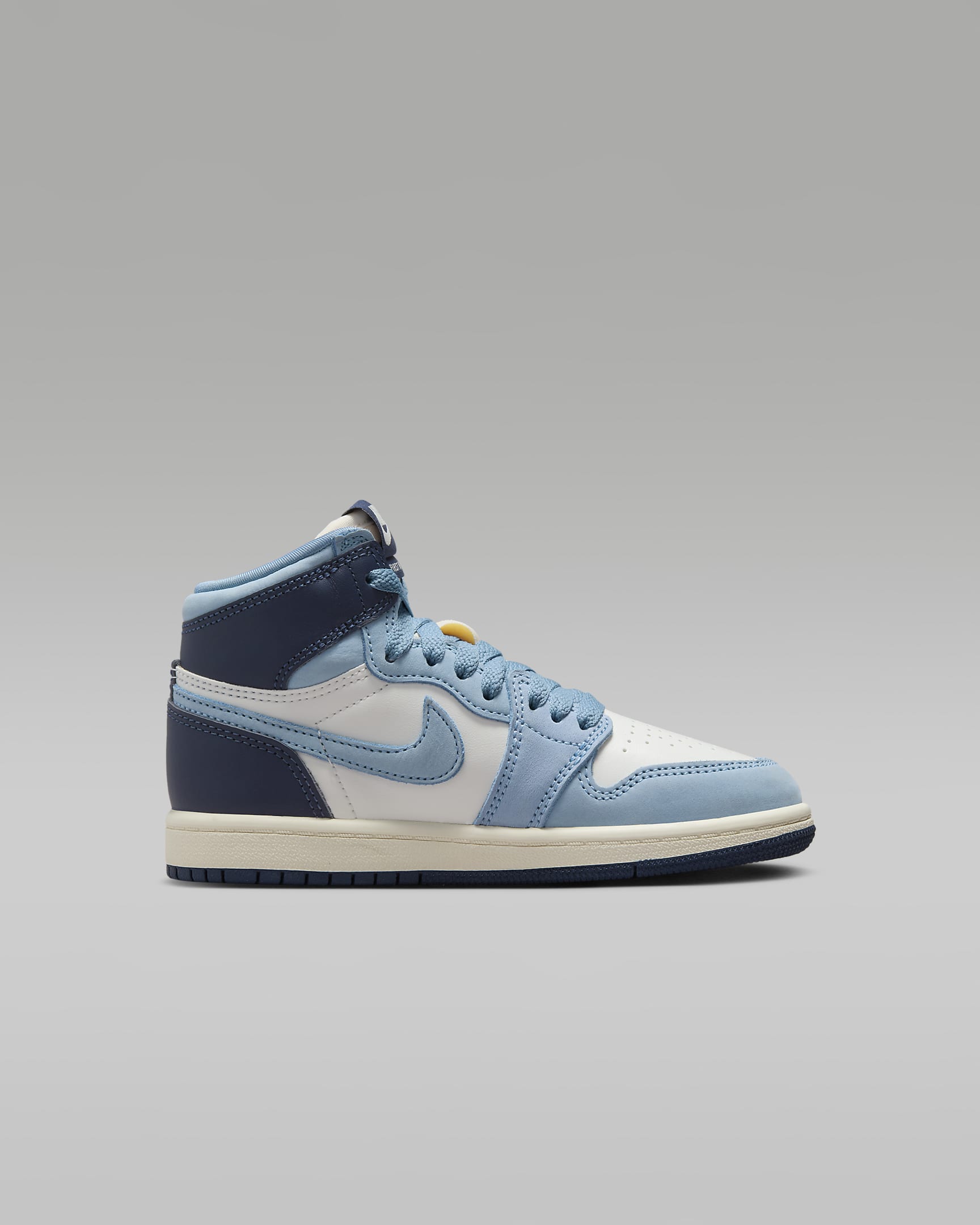 Jordan 1 Retro High OG 'First in Flight' Younger Kids' Shoes - University Blue/Sail/Midnight Navy/University Gold