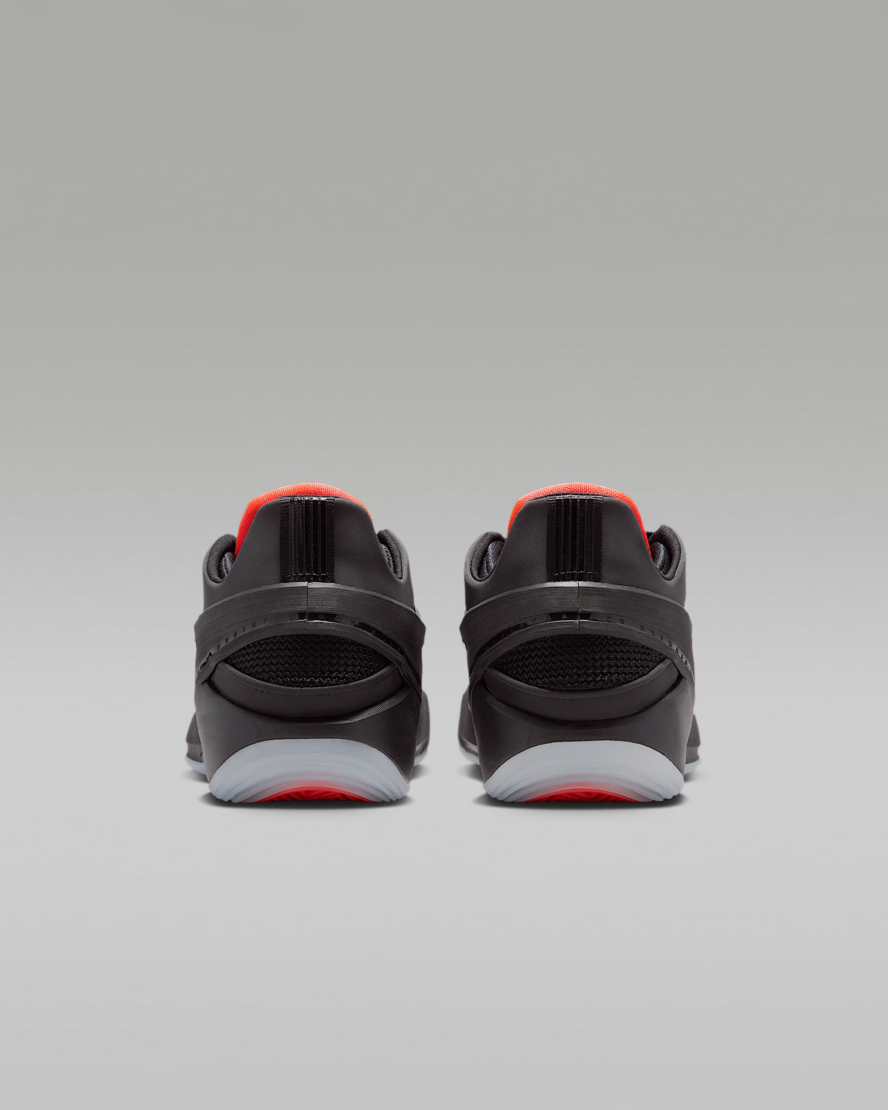 รองเท้าบาสเก็ตบอลเด็กโต Luka 5 "Black Metallic" - ดำ/Bright Crimson