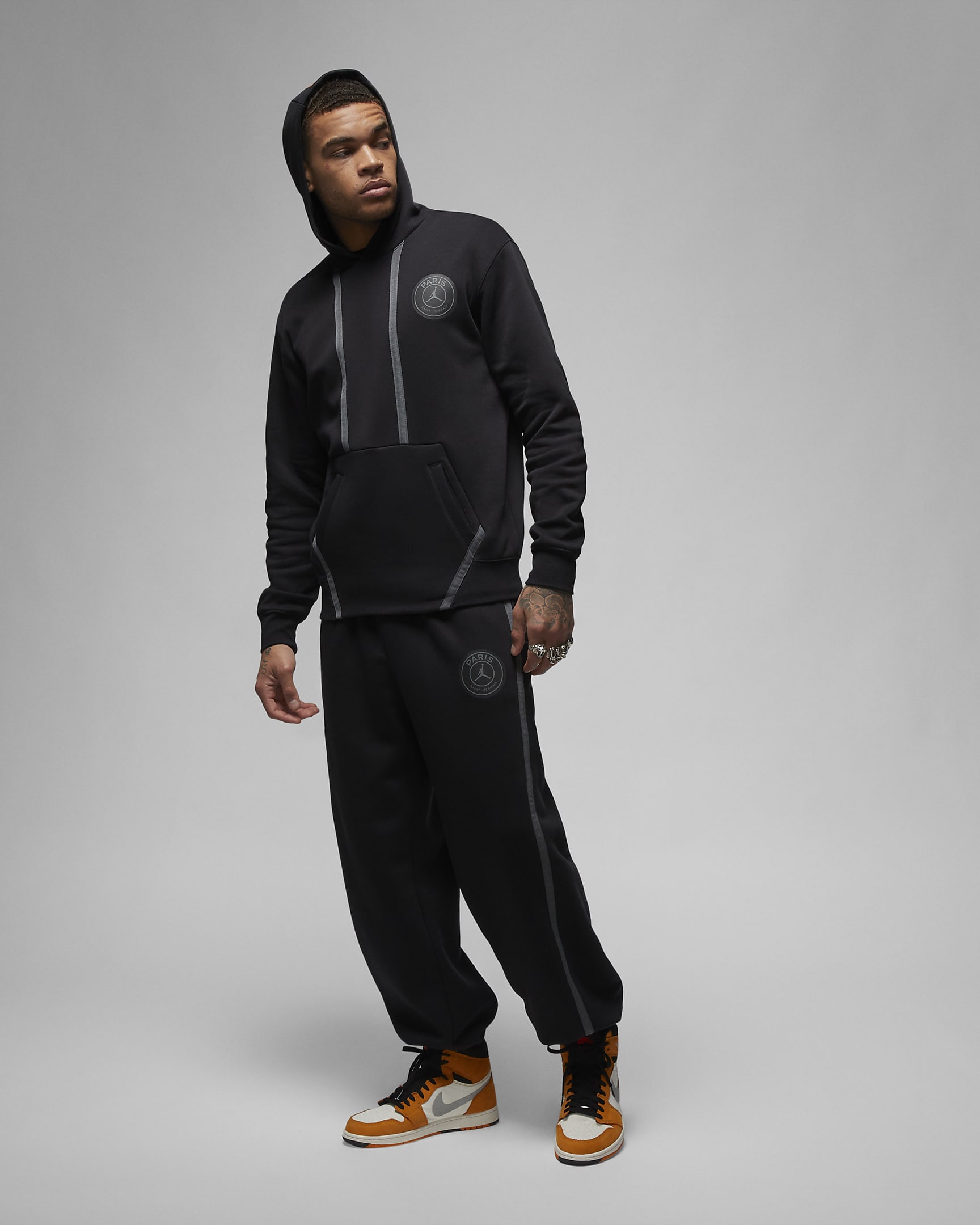 Paris Saint-Germain Men's Fleece Pullover Hoodie. Nike VN