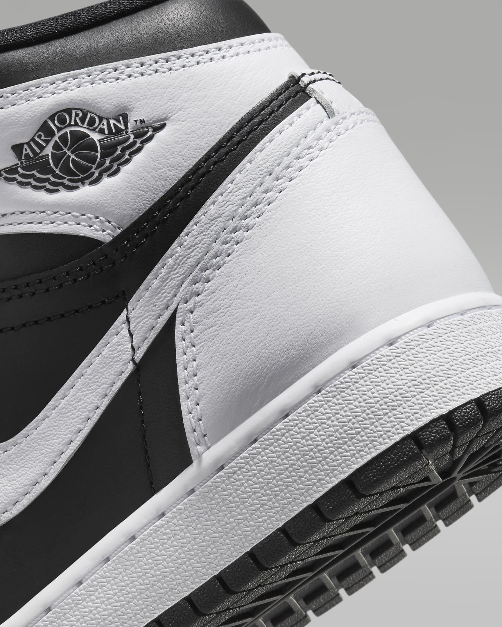 Air Jordan 1 High OG "Black & White" Big Kids' Shoes - Black/White/White