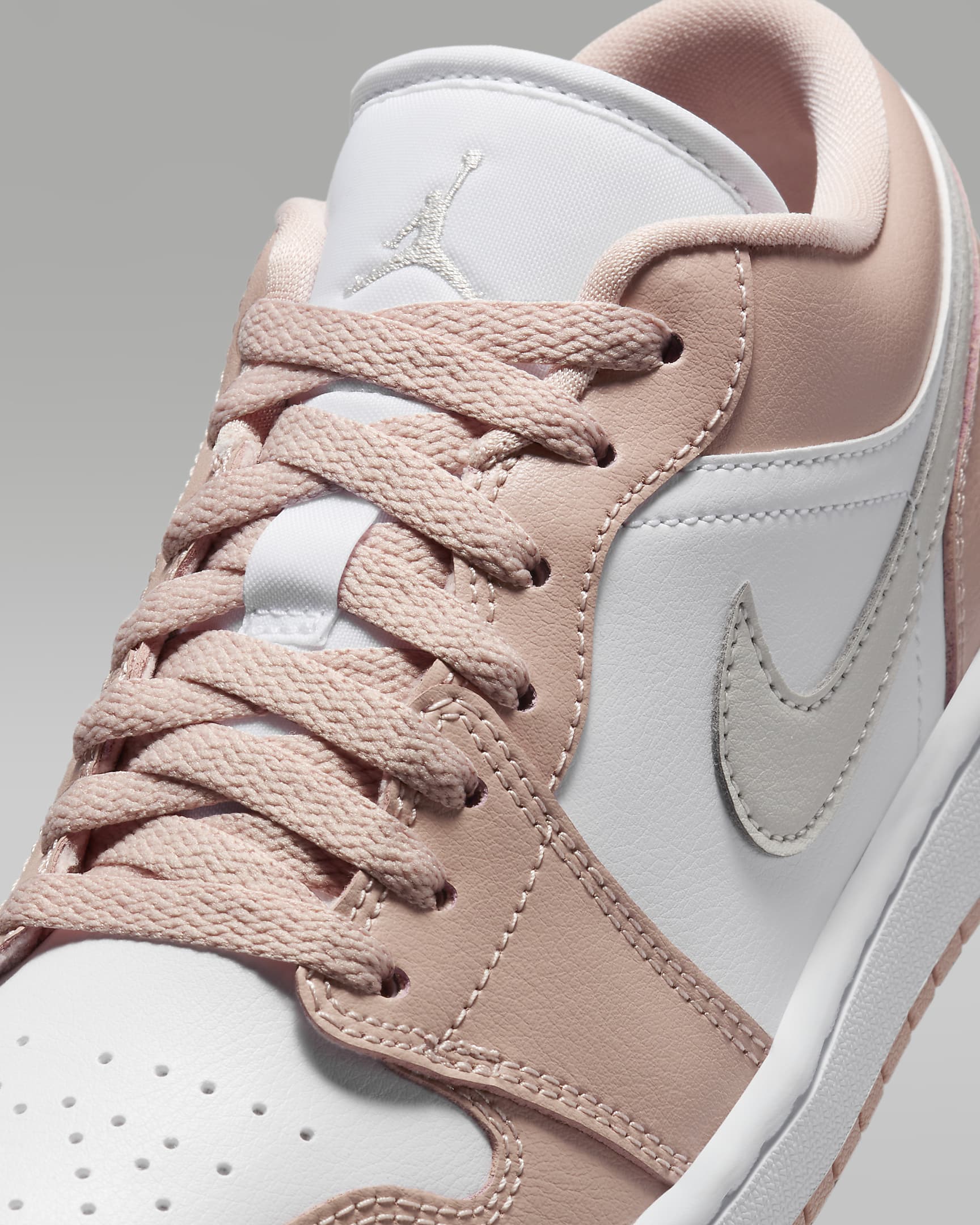 Buty damskie Air Jordan 1 Low - Biel/Particle Beige/Light Bone