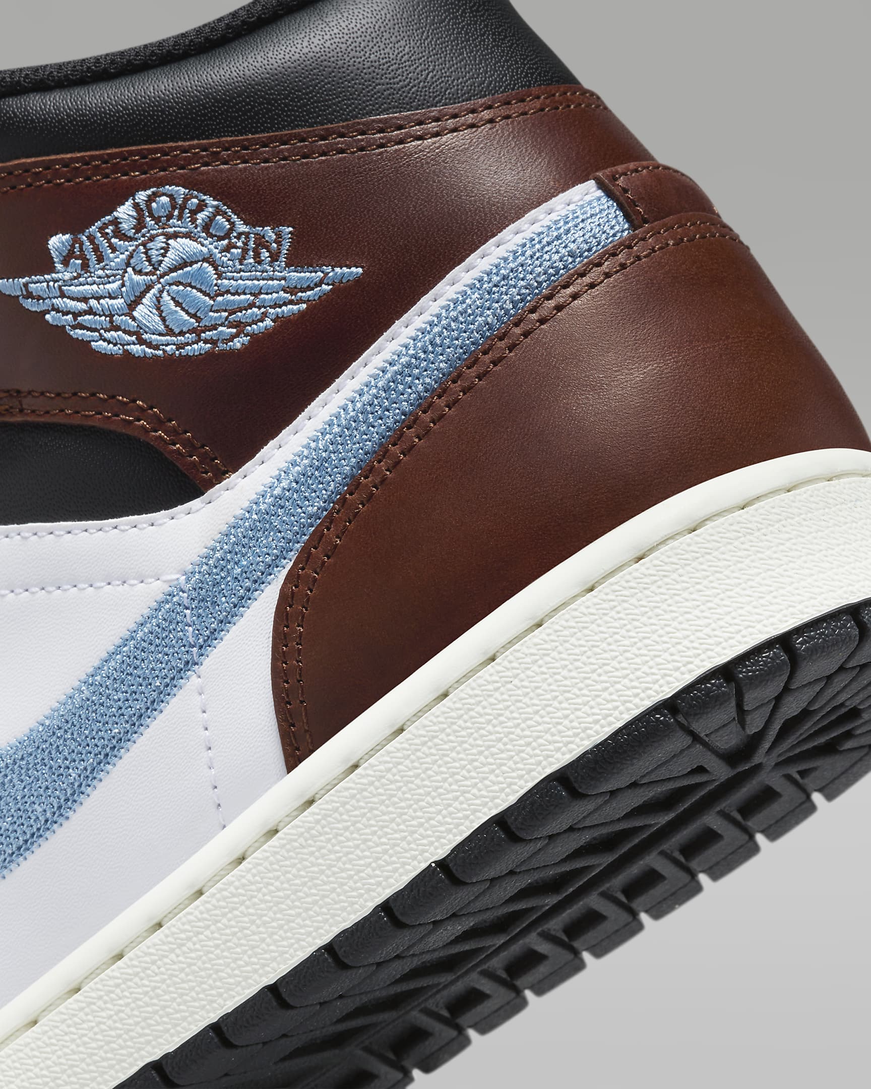 Air Jordan 1 Mid SE Men's Shoes - White/Black/Sail/Blue Grey