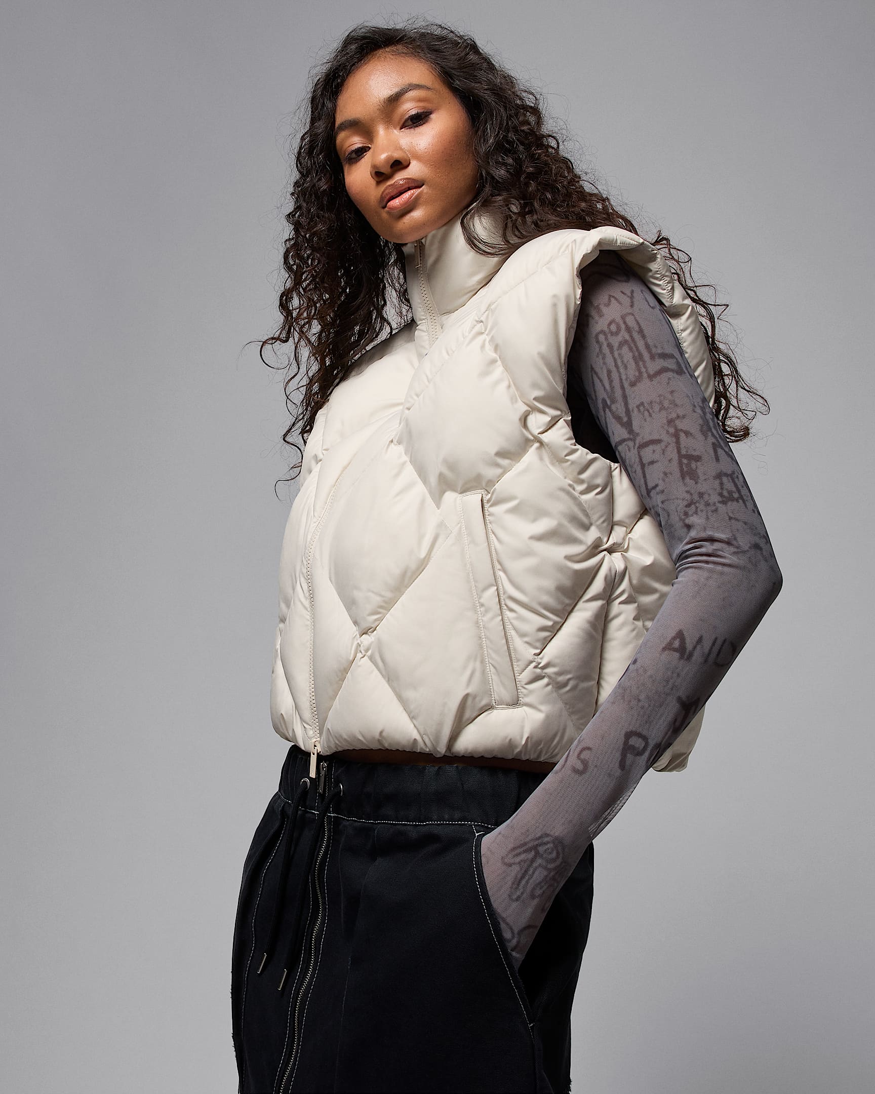 Jordan Brooklyn Women's Therma-FIT Quilted Puffer Vest - Light Orewood Brown/White