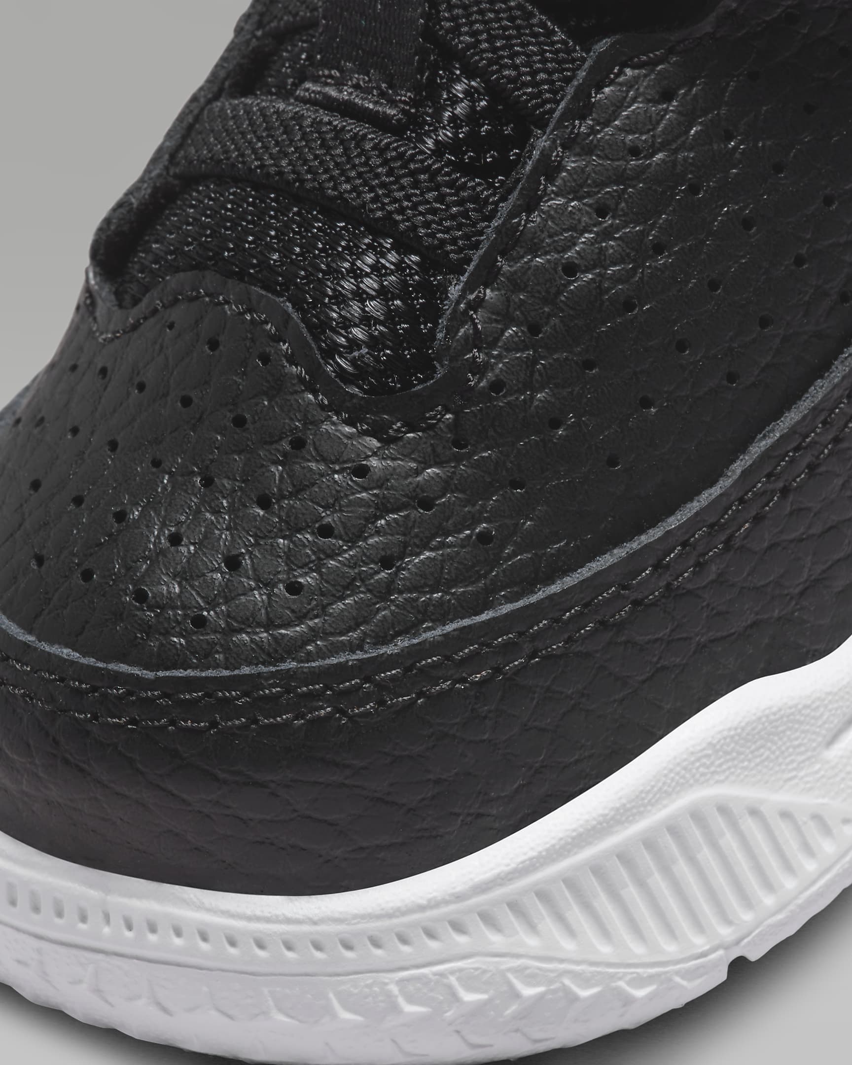 jordan max aura size 8