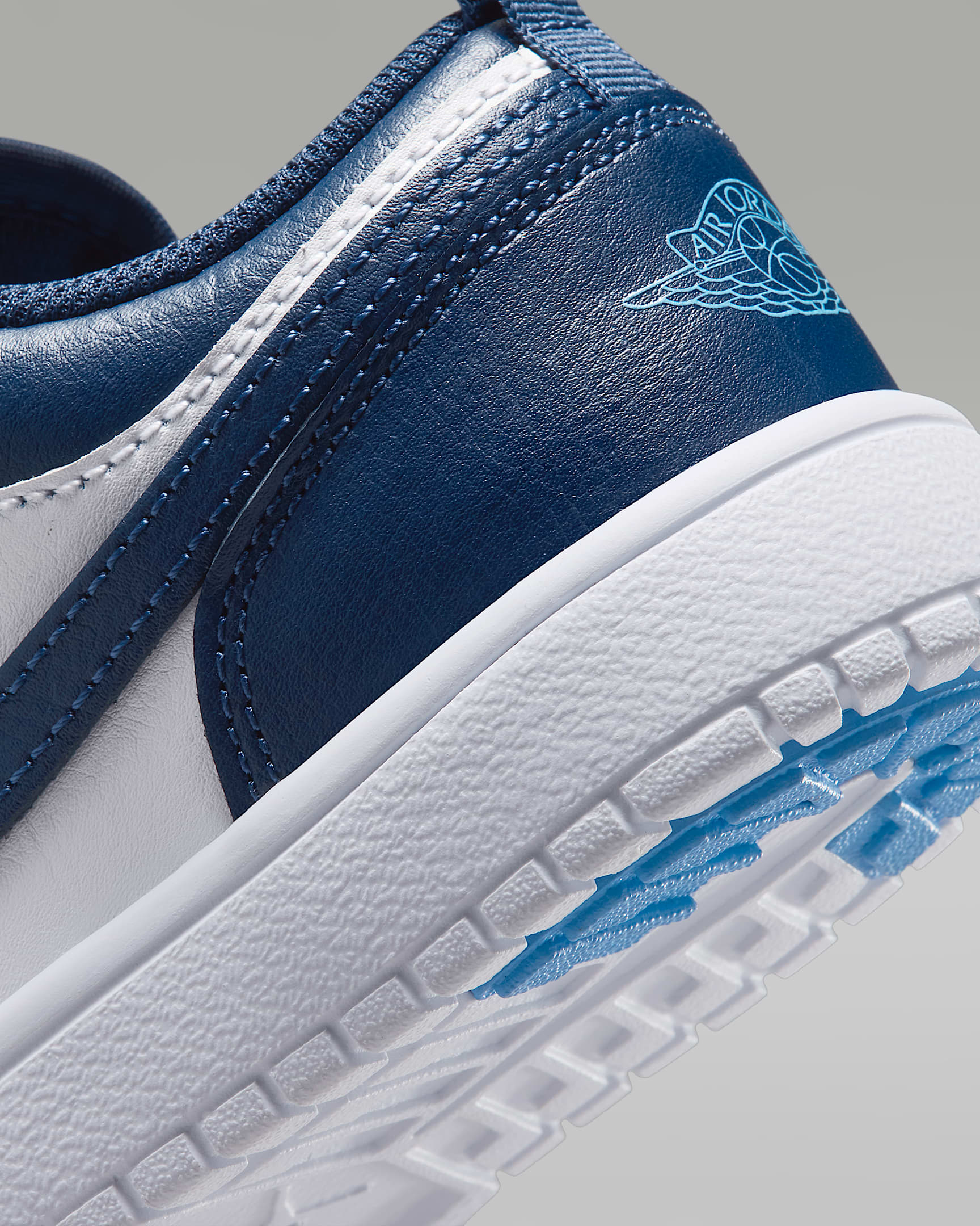 Jordan 1 Low Alt Younger Kids' Shoes - Midnight Navy/White/University Blue