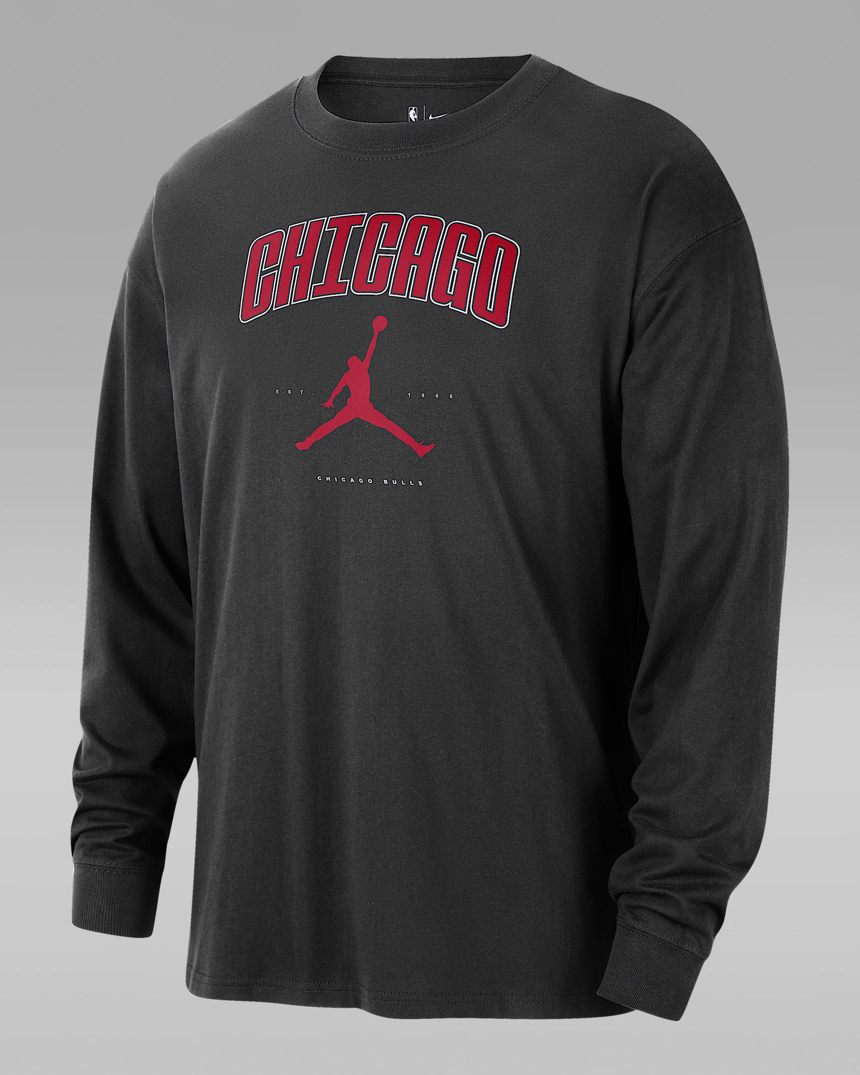 Chicago Bulls Essential Men's Jordan NBA Long-Sleeve T-Shirt - Black