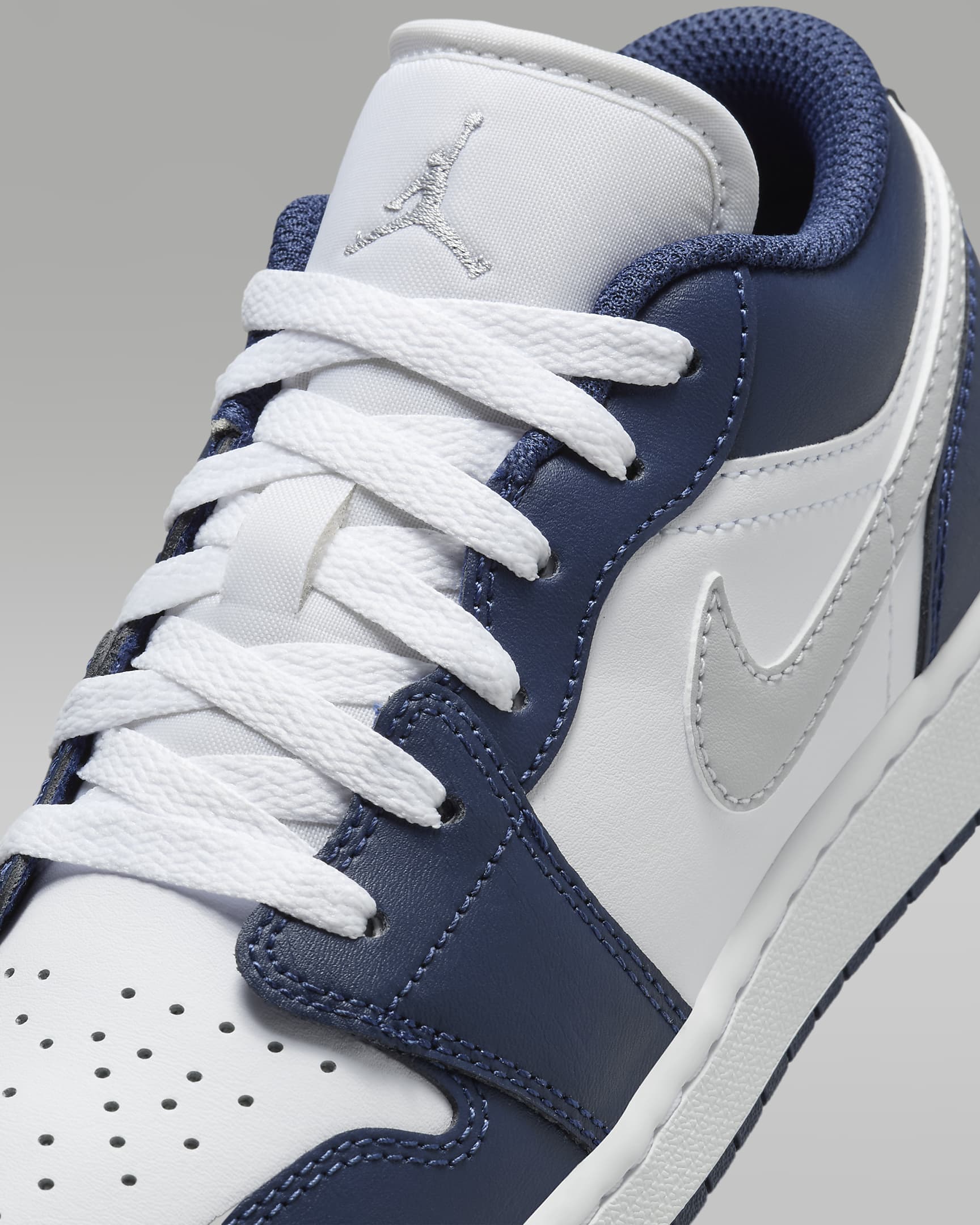 Boty Air Jordan 1 Low pro větší děti - Bílá/Midnight Navy/Wolf Grey