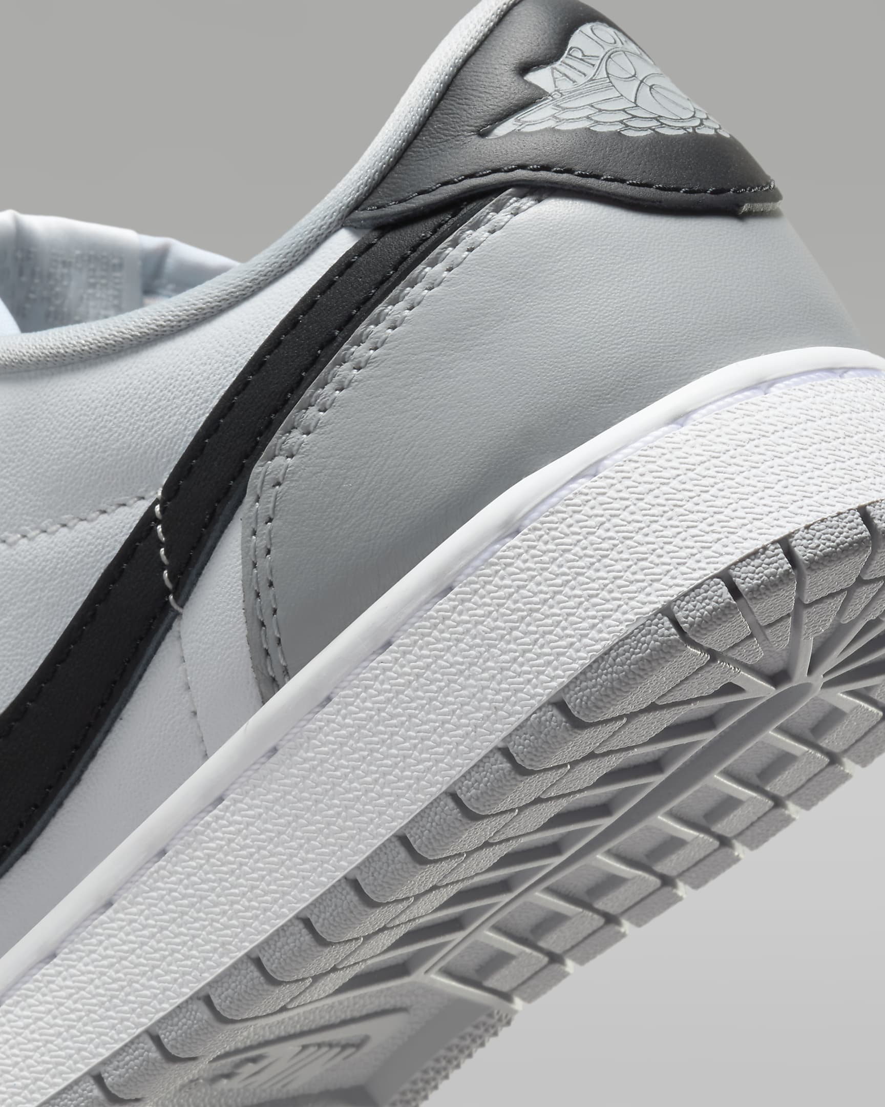 Air Jordan 1 Low OG 'Wolf Grey' Older Kids' Shoes - White/Wolf Grey/Black