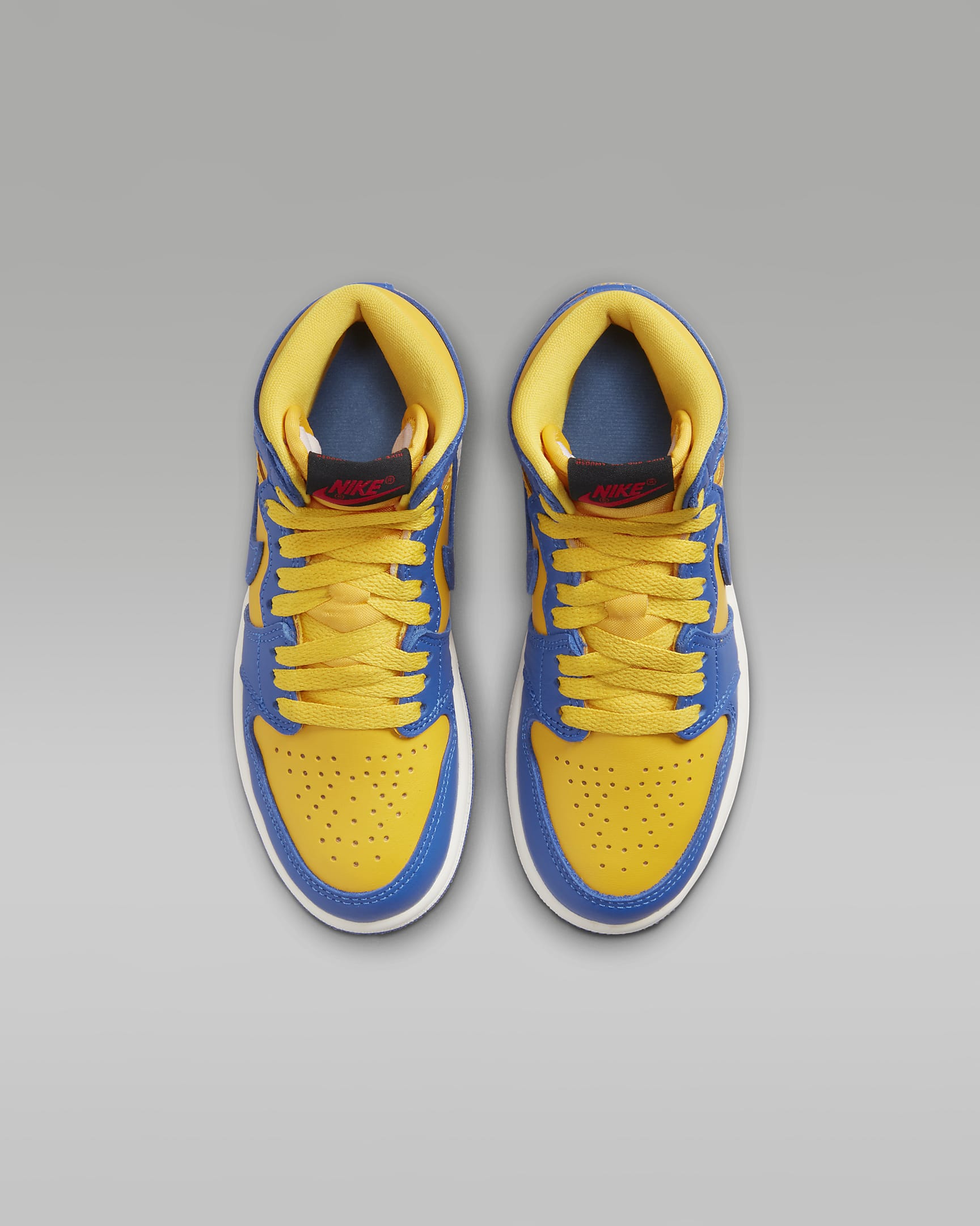 Jordan 1 Retro High OG Younger Kids' Shoes. Nike CH