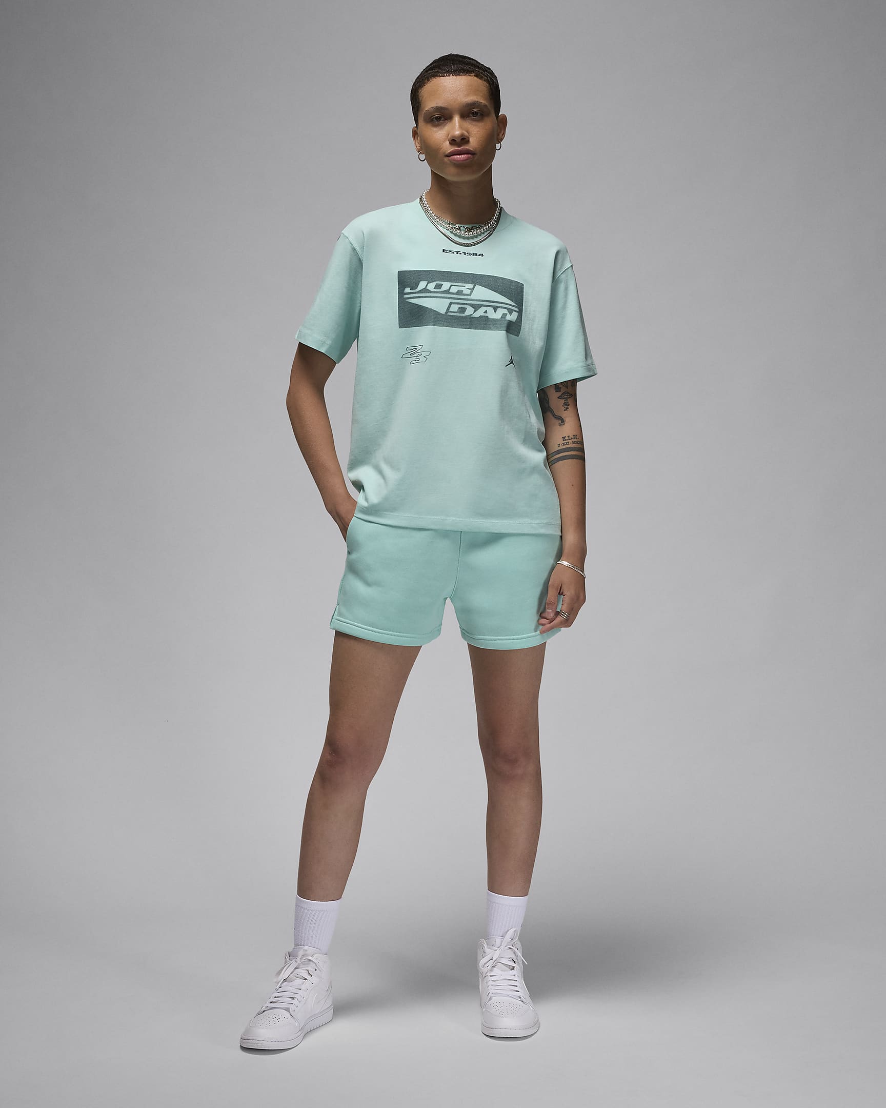 Jordan Women's Graphic Girlfriend T-Shirt - Light Dew/Oxidised Green