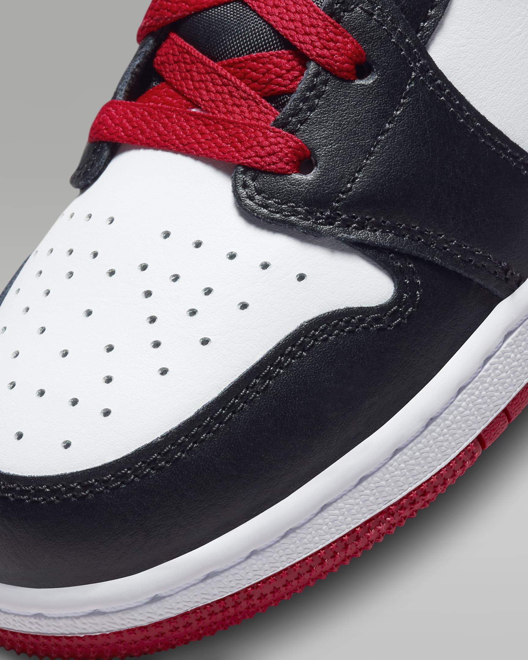 Air Jordan 1 Mid Older Kids' Shoes. Nike NL