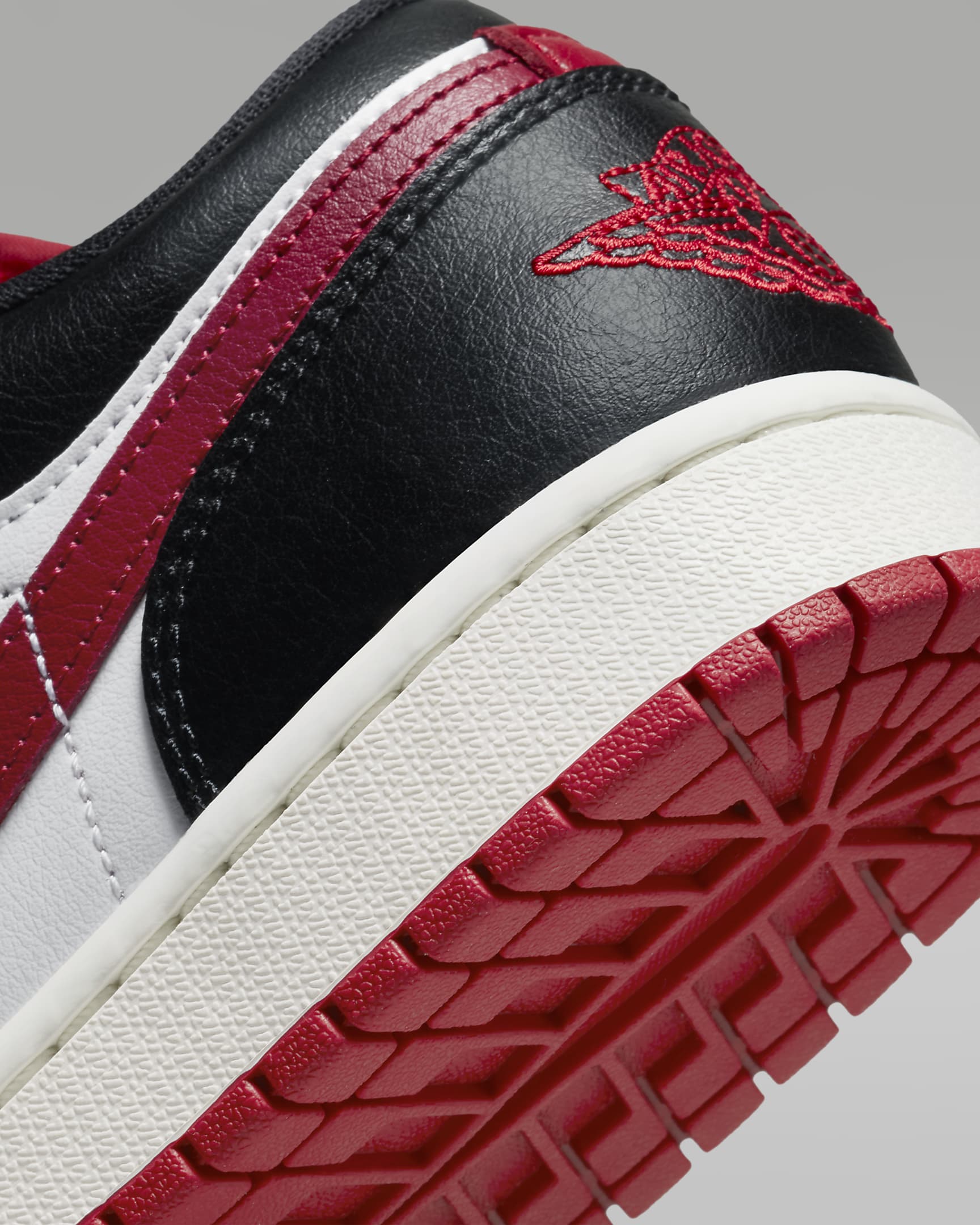 Buty damskie Air Jordan 1 Low - Biel/Czerń/Sail/Gym Red