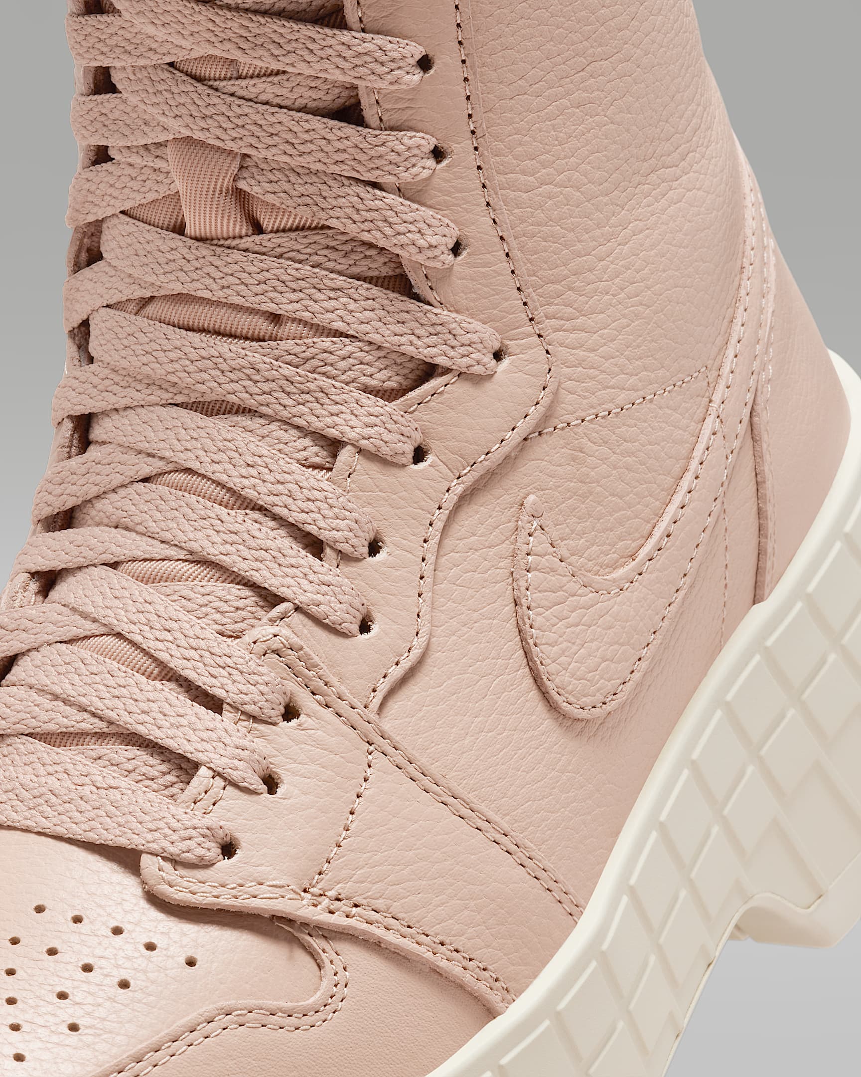 Air Jordan 1 Brooklyn Women's Boot. Nike HR