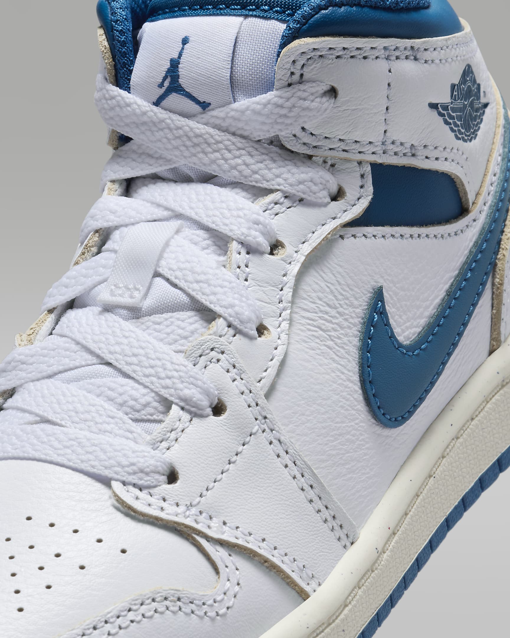 Jordan 1 Mid SE Younger Kids' Shoes - White/Sail/Industrial Blue