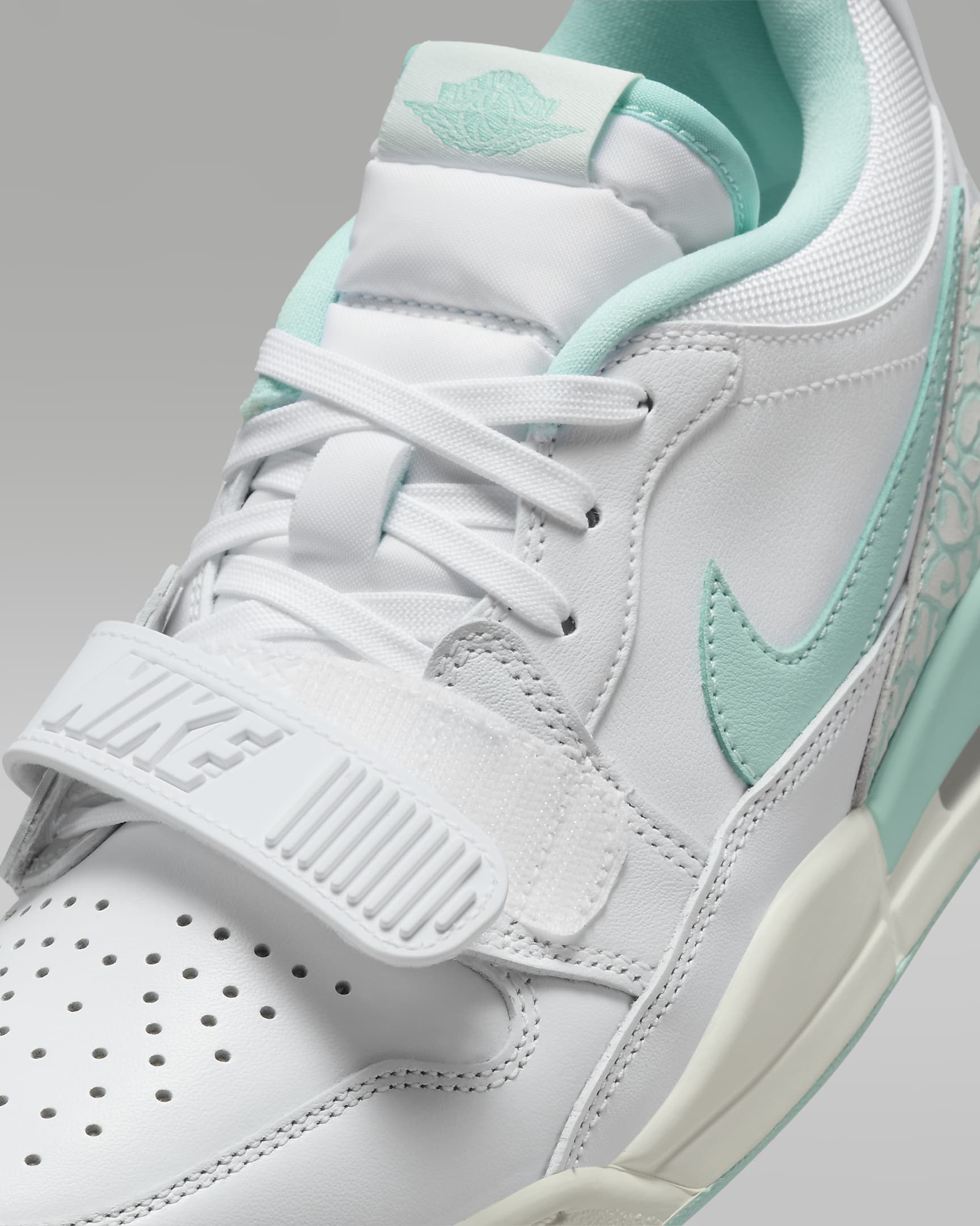 Tenis para mujer Air Jordan Legacy 312 Low - Blanco/Vela/Rocío claro