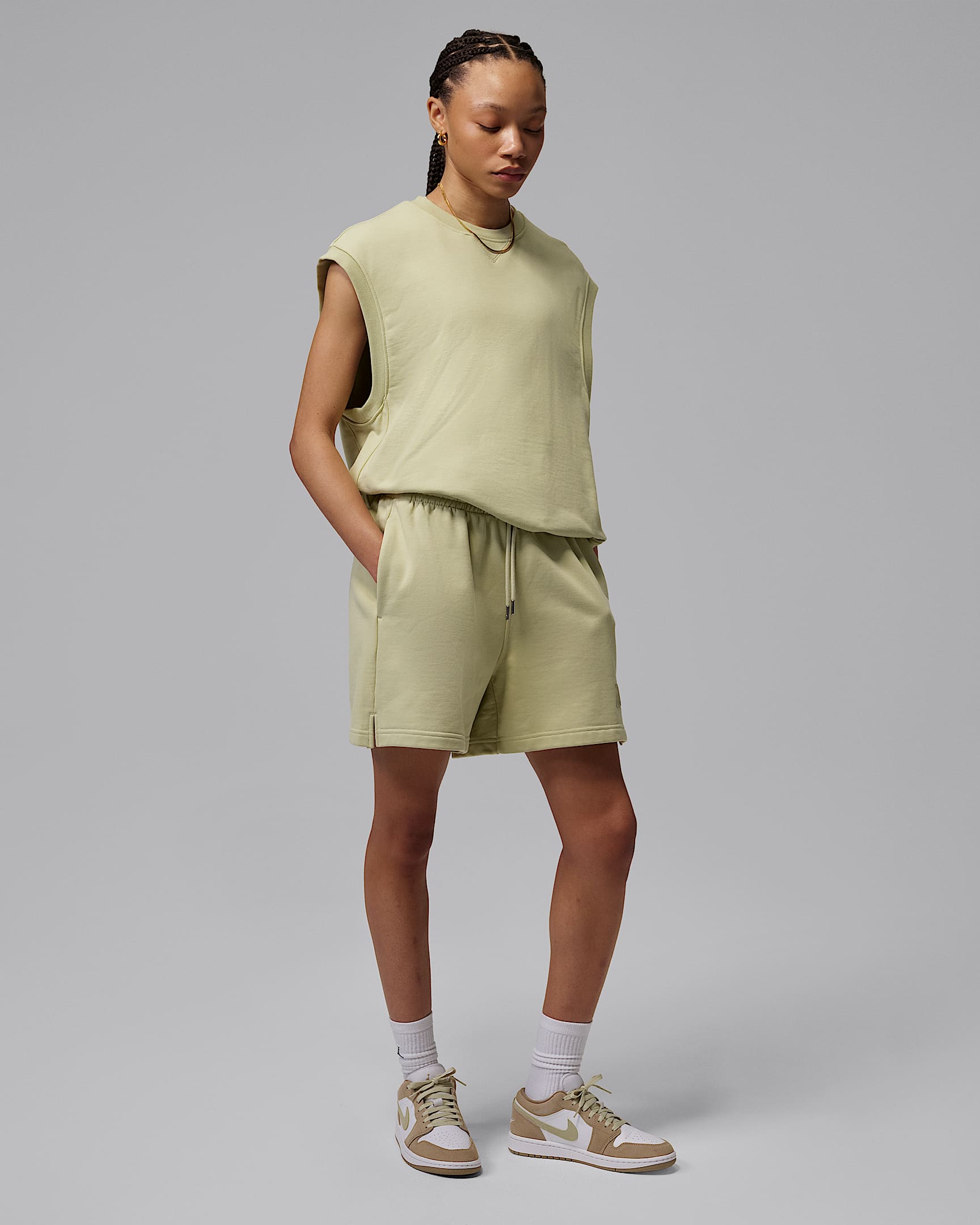 Sapatilhas Air Jordan 1 Low para mulher - Caqui/Olive Aura/Sail/Branco