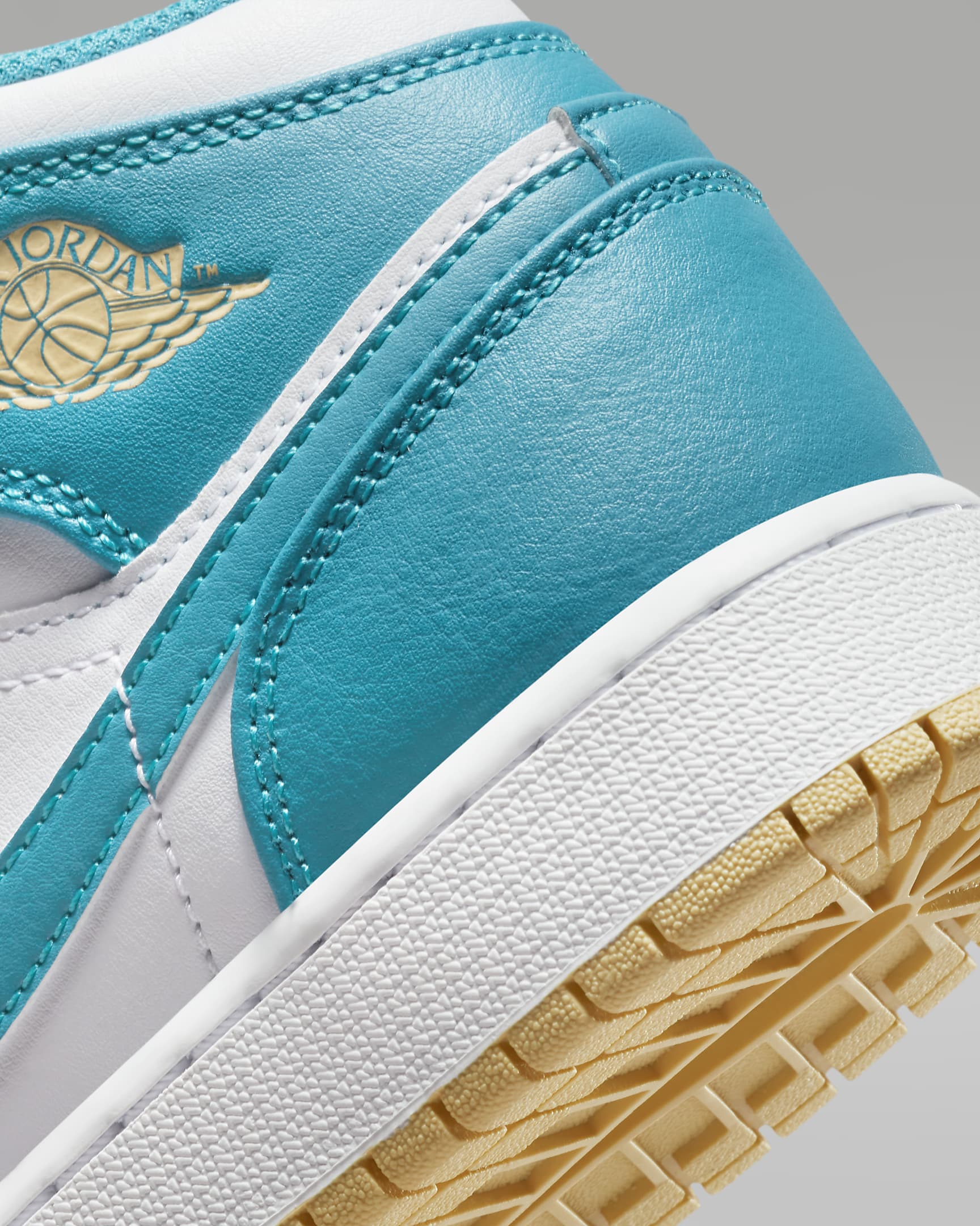 Air Jordan 1 Mid Older Kids' Shoes - Aquatone/White/Celestial Gold