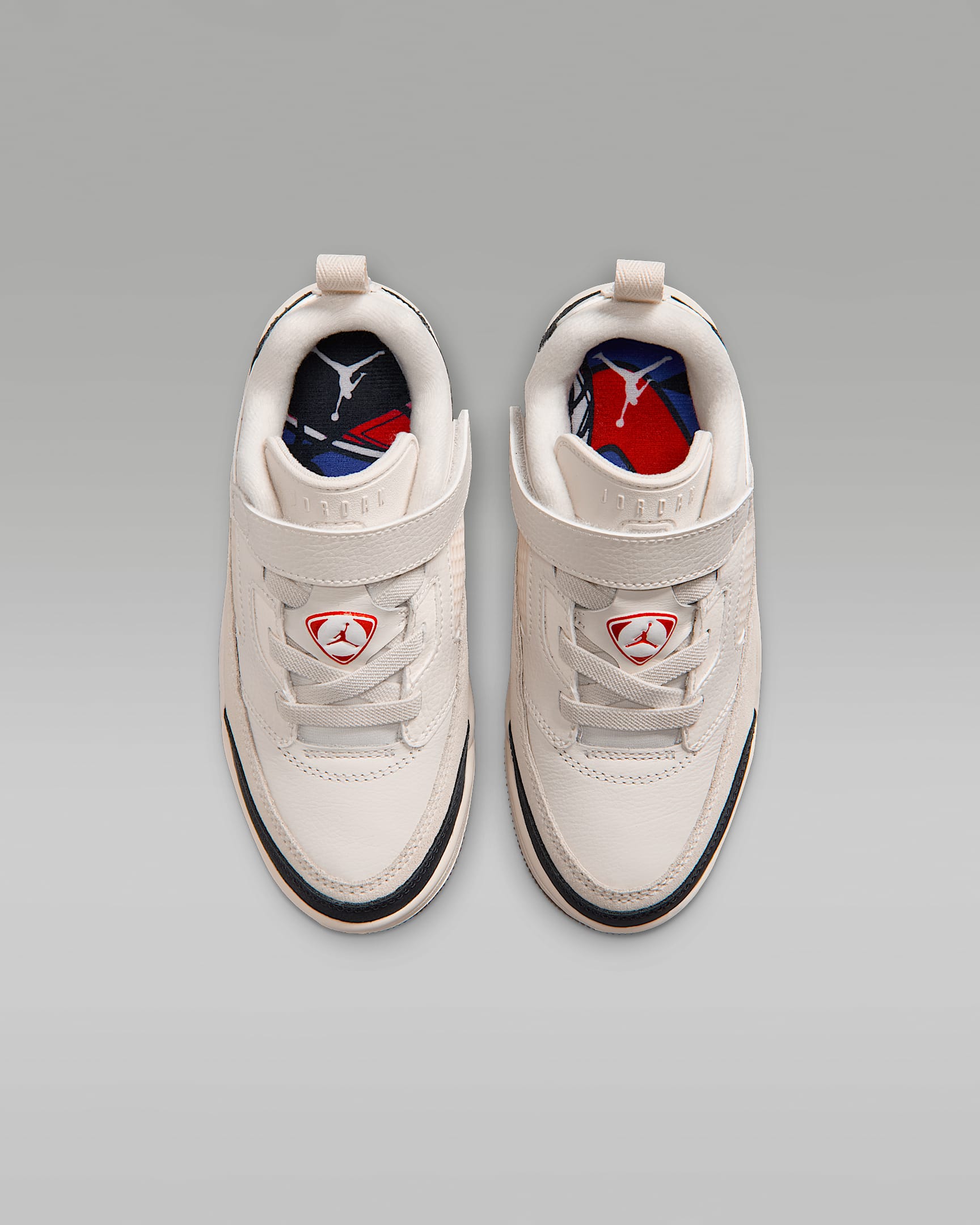 Tenis para niños de preescolar Jordan Spizike Low FC - Fantasma/Vela/Azul eléctrico/Rojo universitario