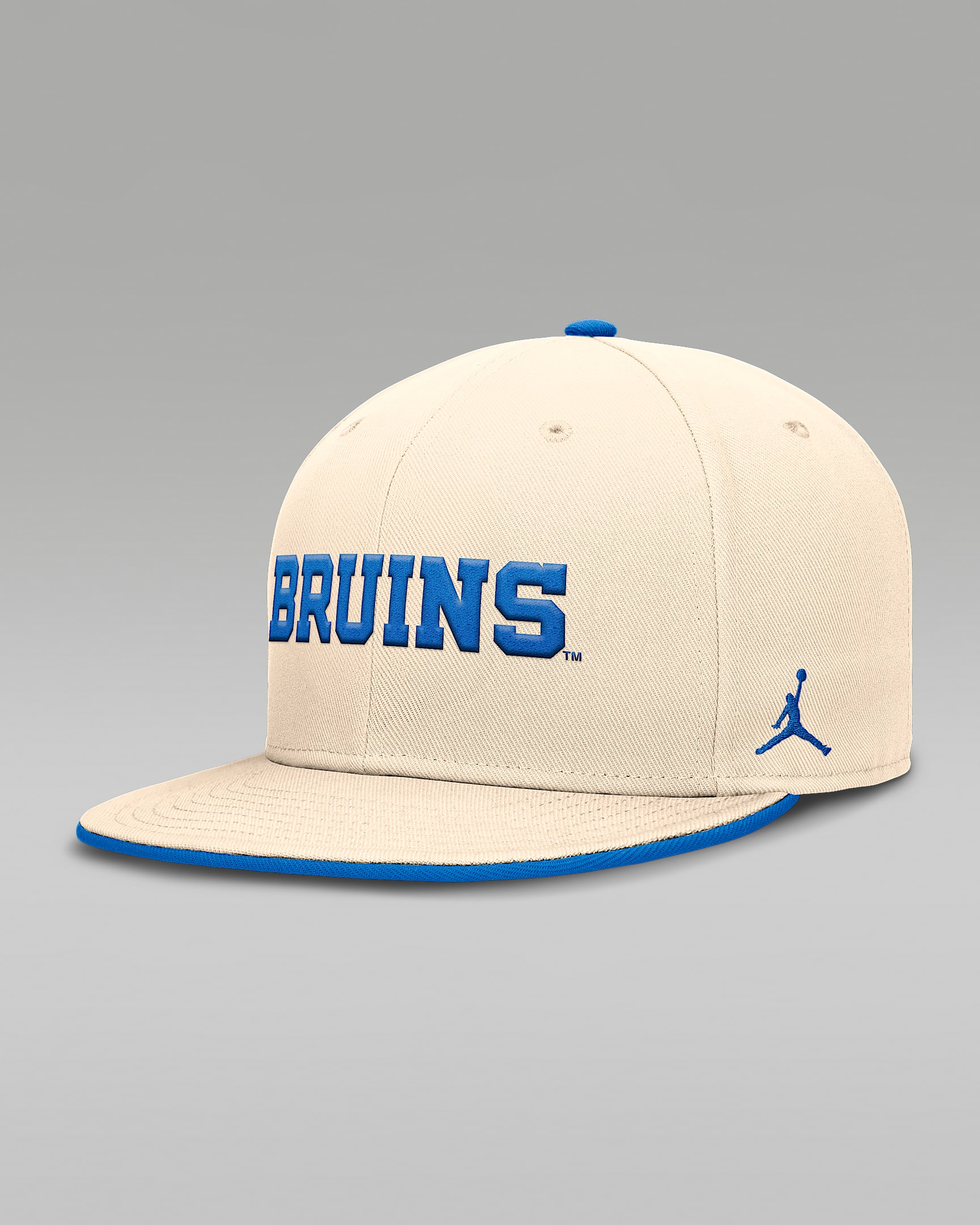 Gorra universitaria marca Jordan Dri-FIT  ajustada para hombre UCLA Bruins Primetime True - Natural