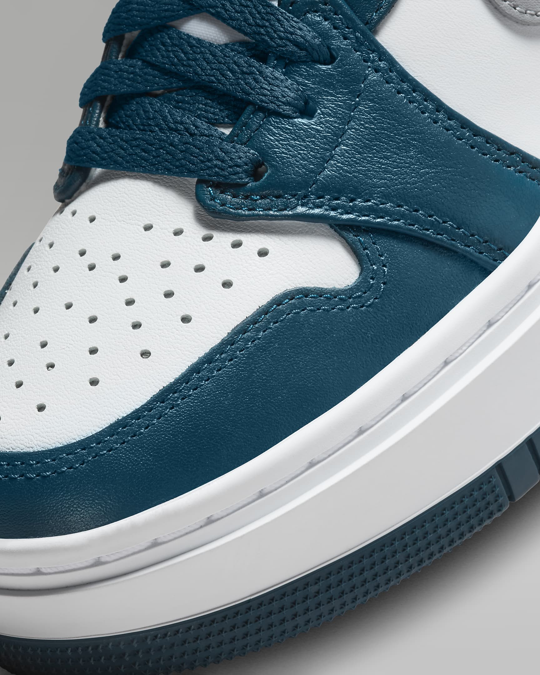 Air Jordan 1 Elevate High Women's Shoes. Nike PT