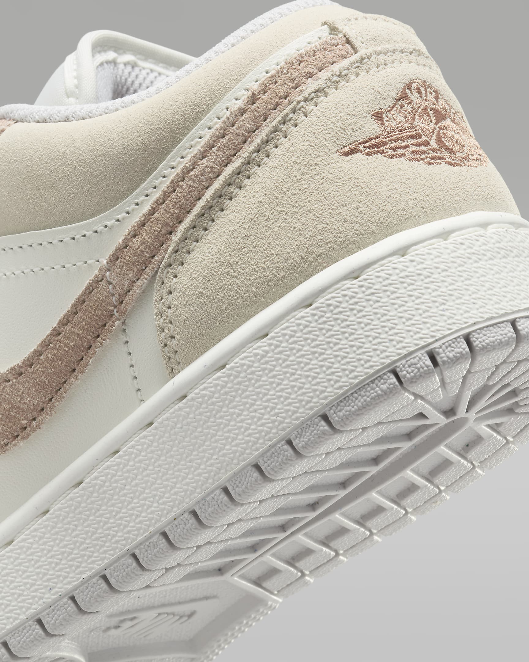 Air Jordan 1 Low SE Schuh (ältere Kinder) - Legend Light Brown/Sail/Neutral Grey/Archaeo Brown