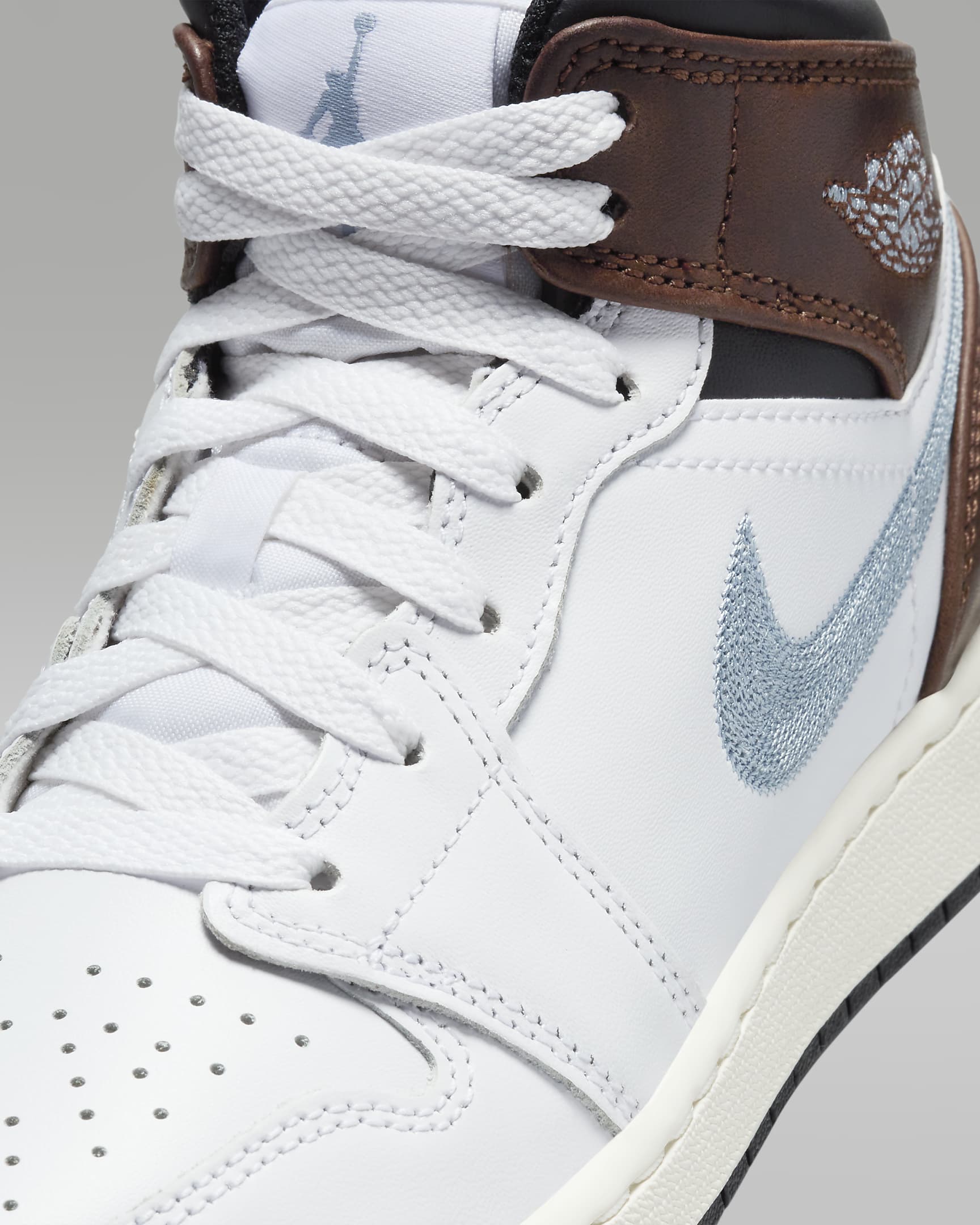 Air Jordan 1 Mid SE Older Kids' Shoes - White/Black/Sail/Blue Grey