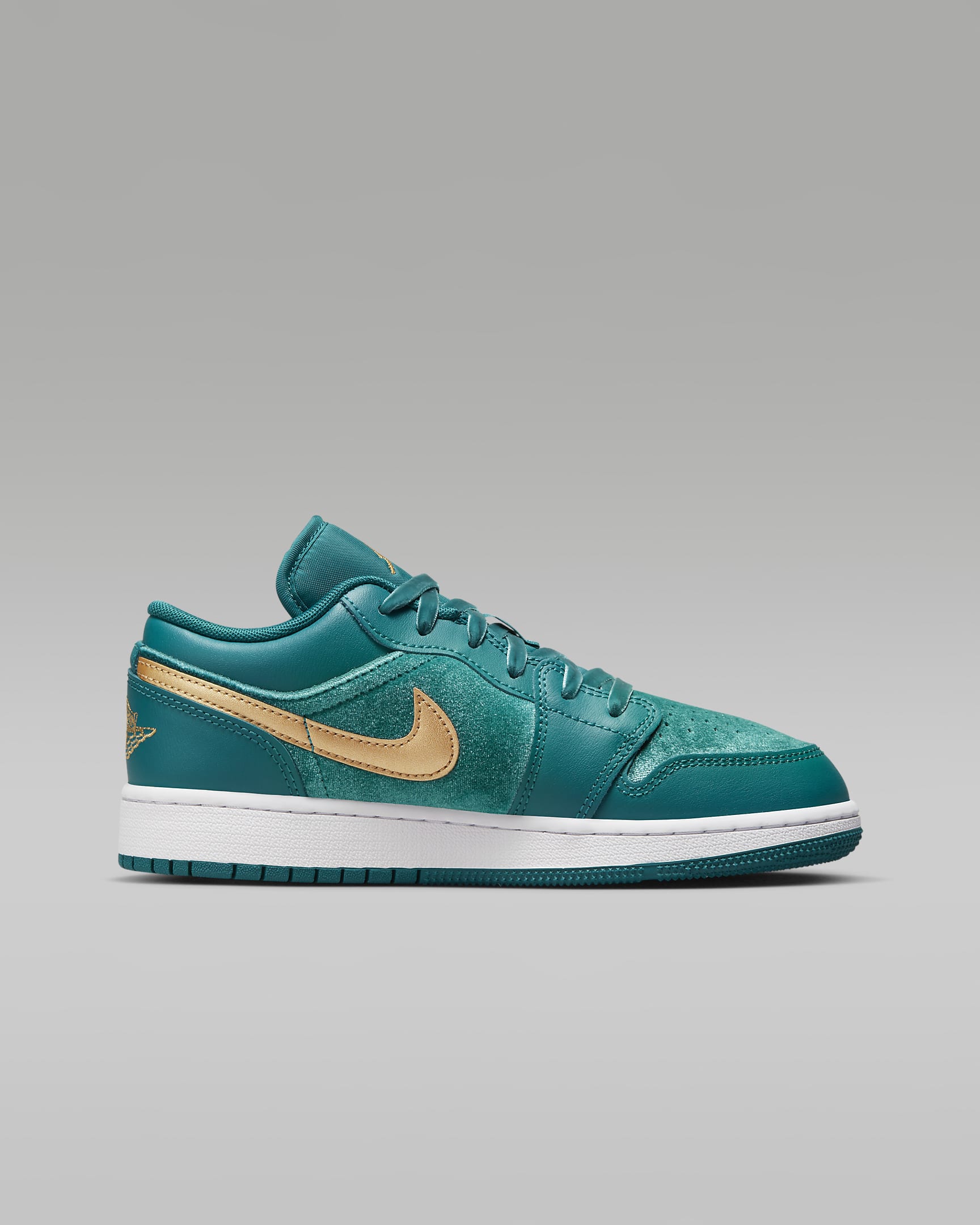 Air Jordan 1 Low SE Older Kids' Shoes - Geode Teal/Metallic Gold