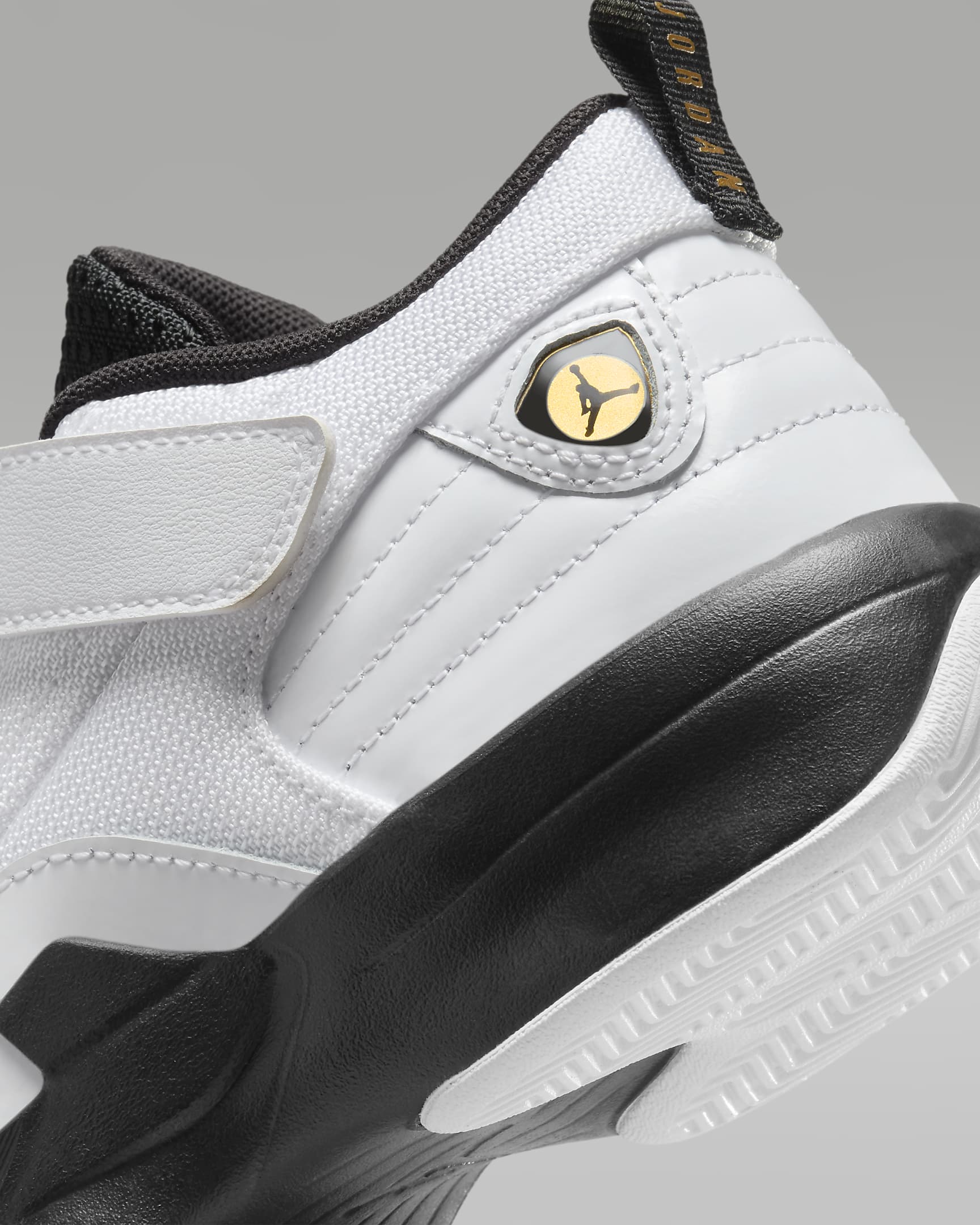 Jordan Max Aura 6 Little Kids' Shoes - White/Black/Metallic Gold