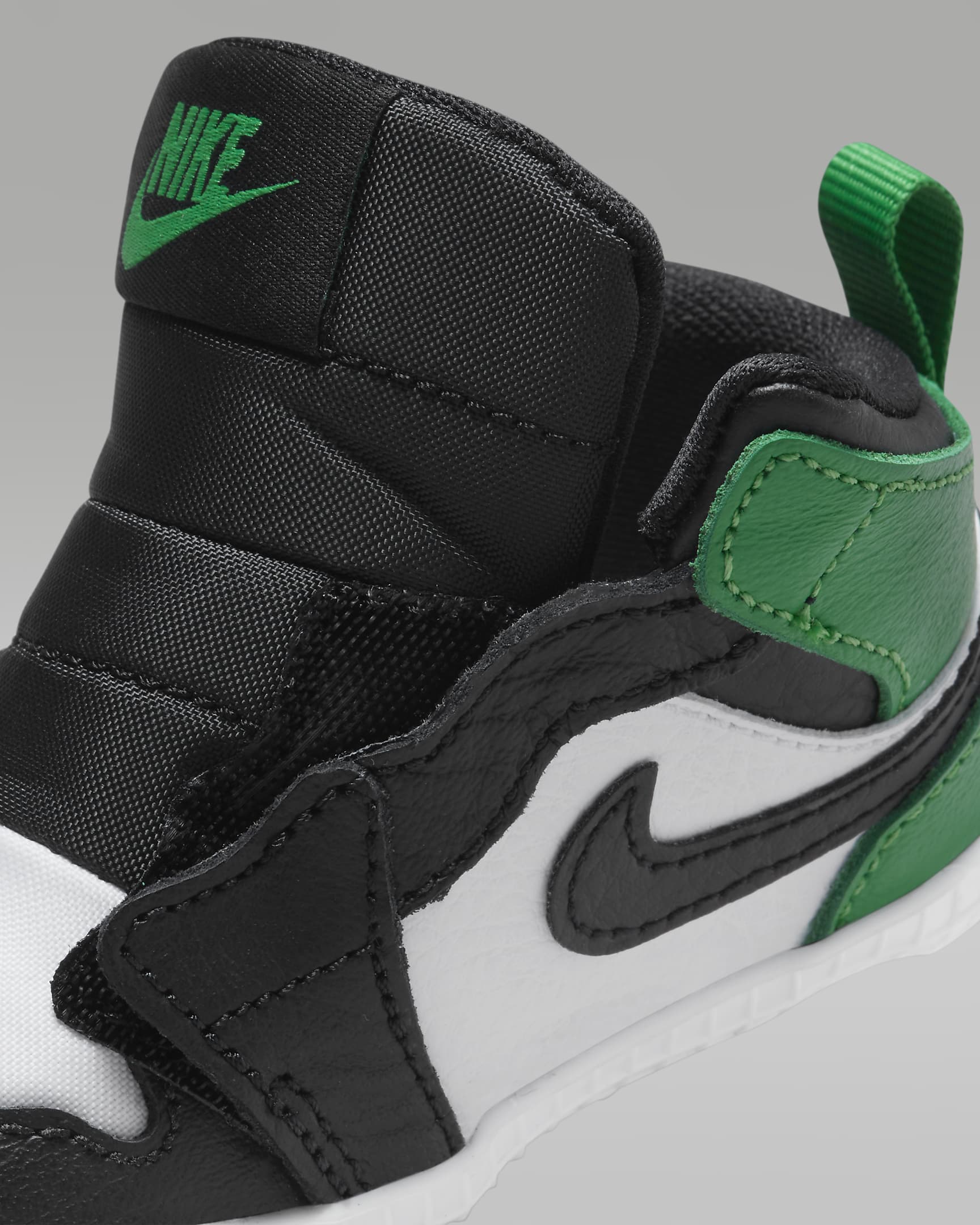 Jordan 1 Crib Bootie für Babys. Nike AT