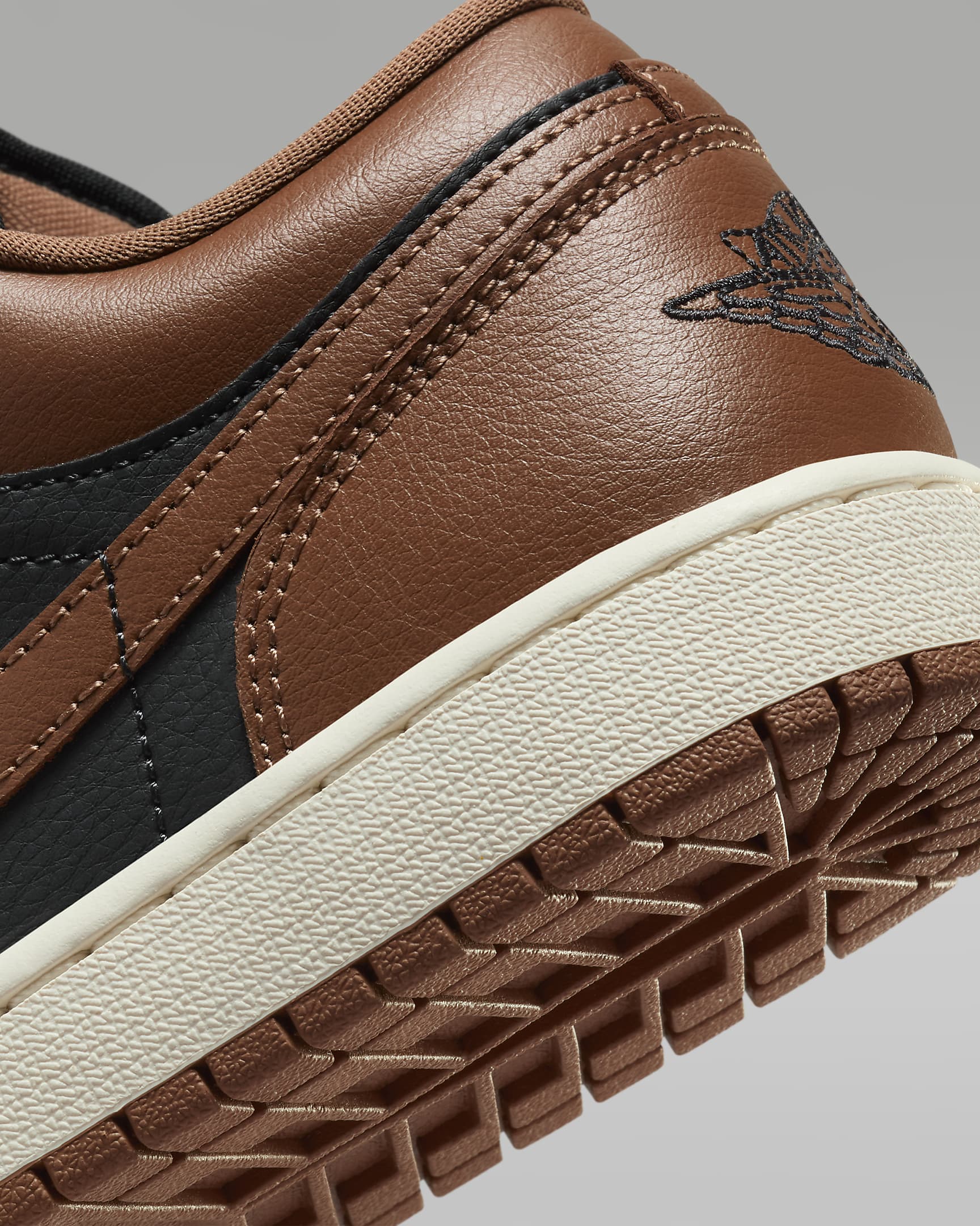 Air Jordan 1 Low Women's Shoes - Off-Noir/Sail/Archaeo Brown