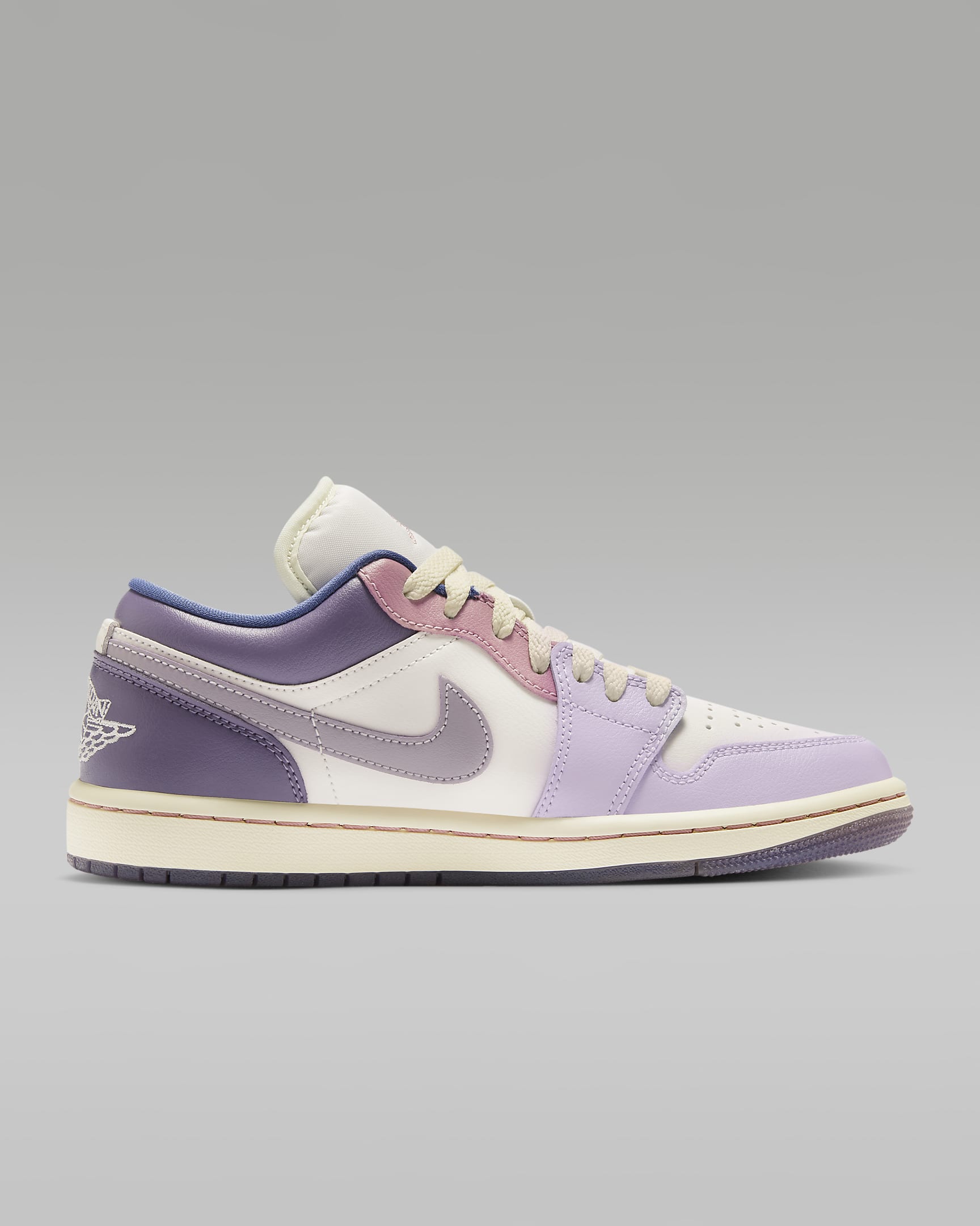 Air Jordan 1 Low-sko til kvinder - Light Soft Pink/Coconut Milk/Violet Frost/Plum Fog