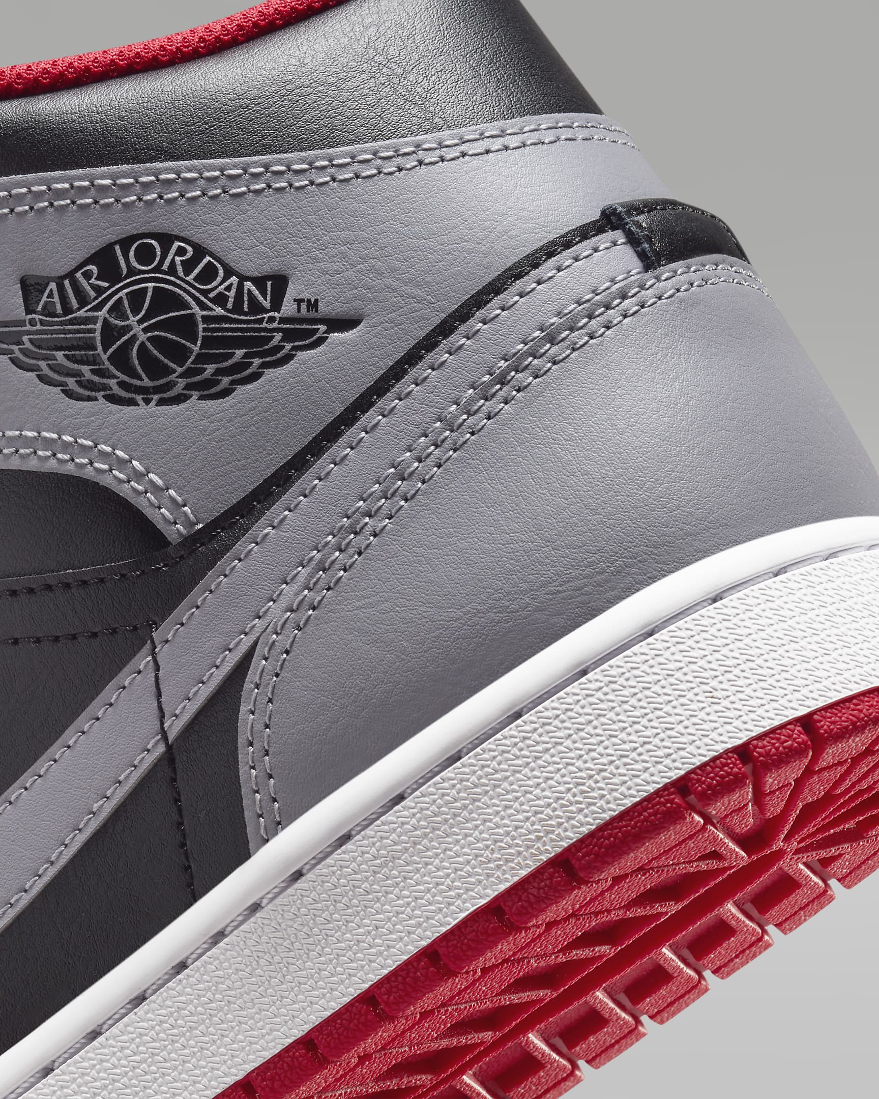 Air Jordan 1 Mid Erkek Ayakkabısı - Siyah/Fire Red/Beyaz/Cement Grey