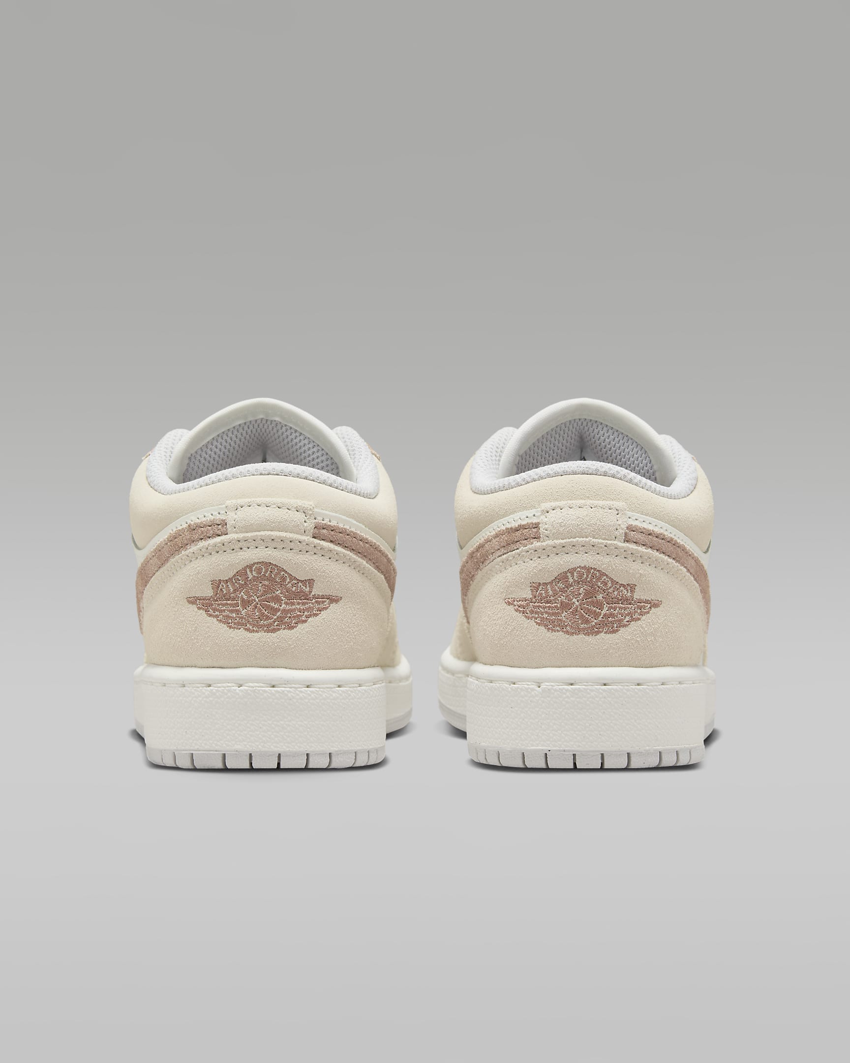 Air Jordan 1 Low SE Genç Çocuk Ayakkabısı - Legend Light Brown/Sail/Neutral Grey/Archaeo Brown