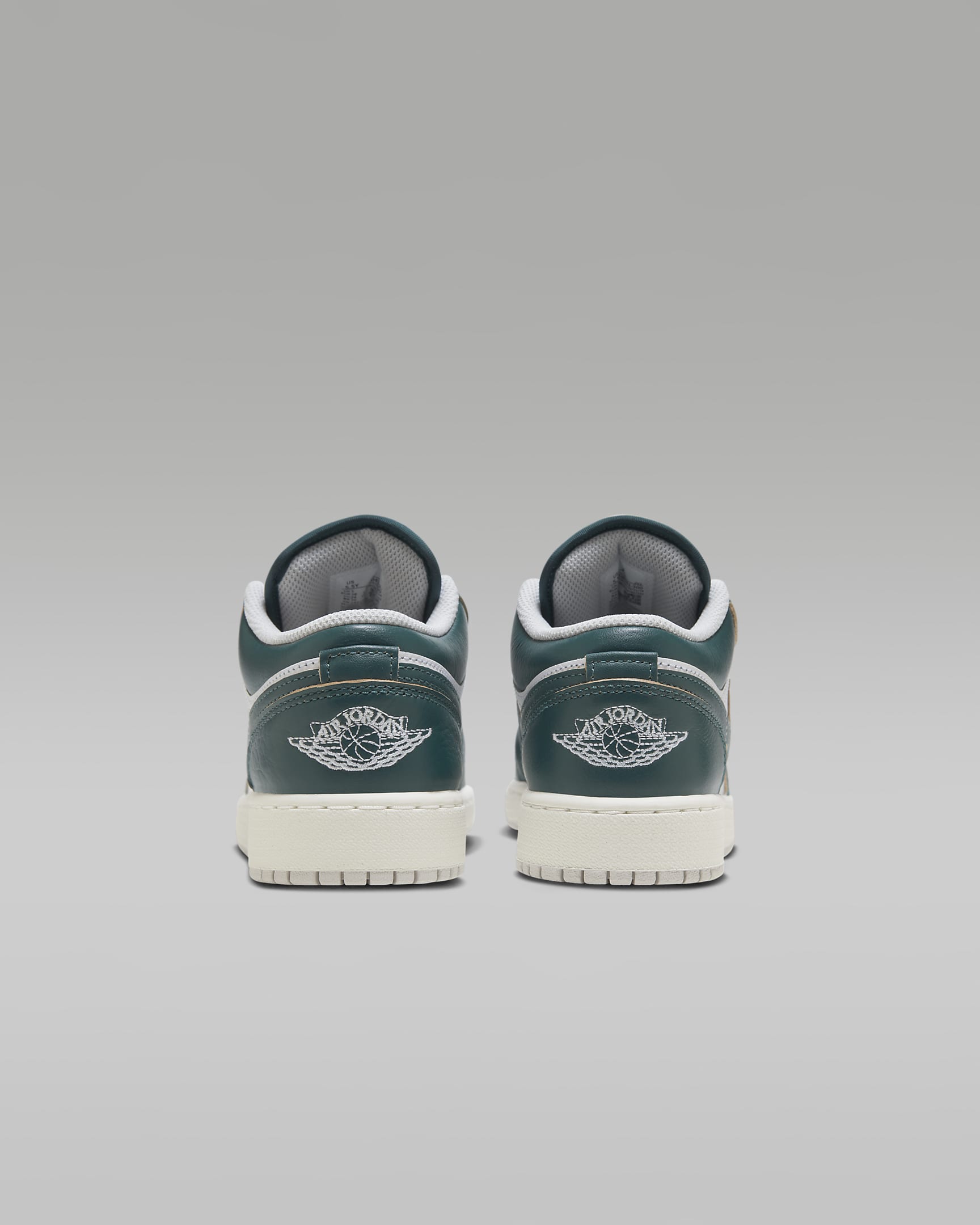 Air Jordan 1 Low SE Older Kids' Shoes - Oxidised Green/White/Sail/Oxidised Green